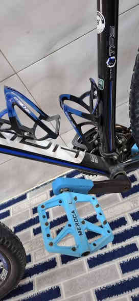 السلام عليكم دراجه حجم ٢٩ جديده كلش وبعد احلى من الصور السعر ٤٠٠ مكاني دوره حي اسيا *********** شوف الصور يله تتصل
