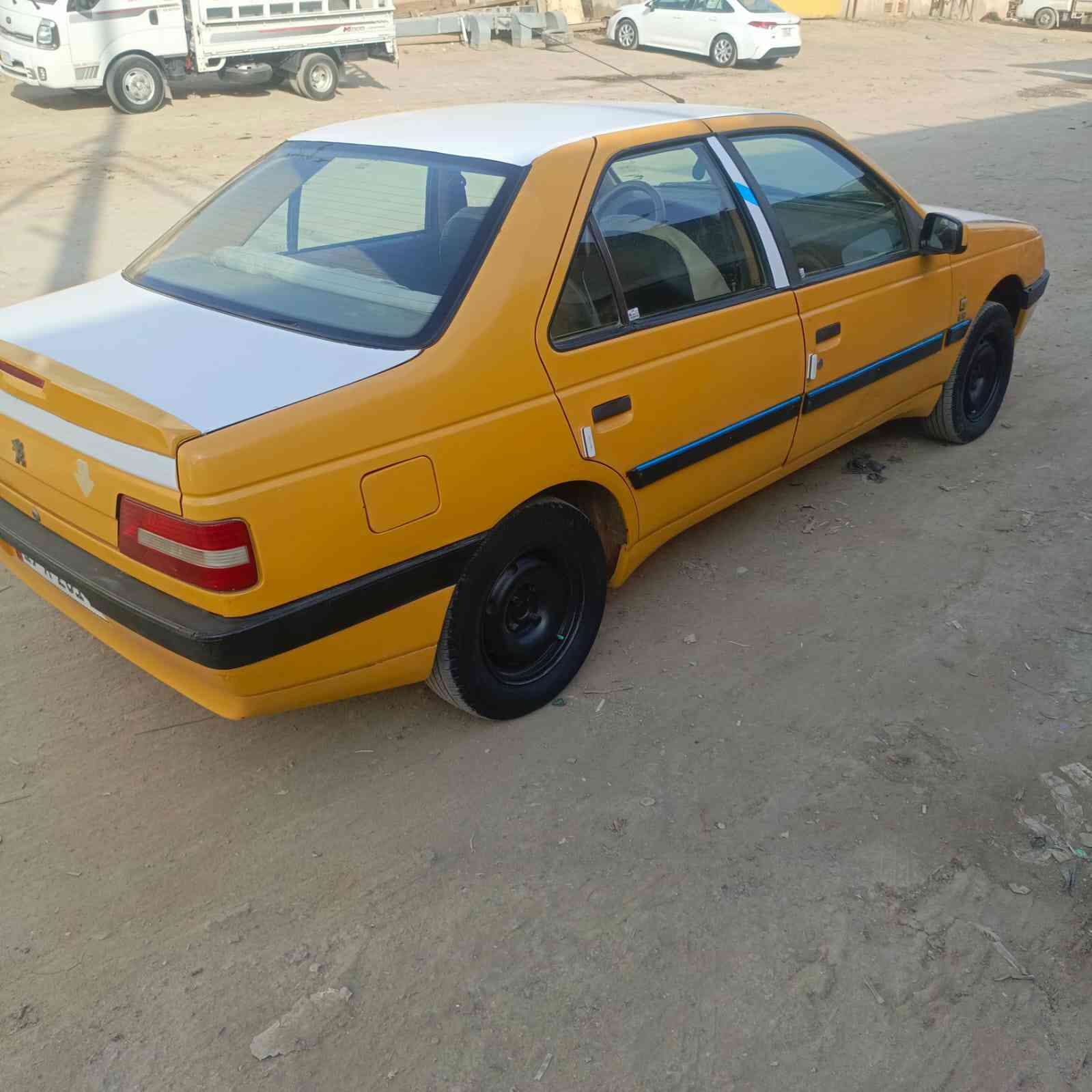 سلام عليكم شباب سياره للبيع بيجو 405 موديل 2016 رقم كربلاء انكليزي بسمي سنويه جديده 2031 مصفره هيه غرامات سياره مكفواله طبب سونار تخم تاير ابو الخطه مكينه كير حداديه مكفواله دواخل حلوه نظيفه السعر  39 او بيها مجال رقم الهاتف ***********  مكان بابل كفل
