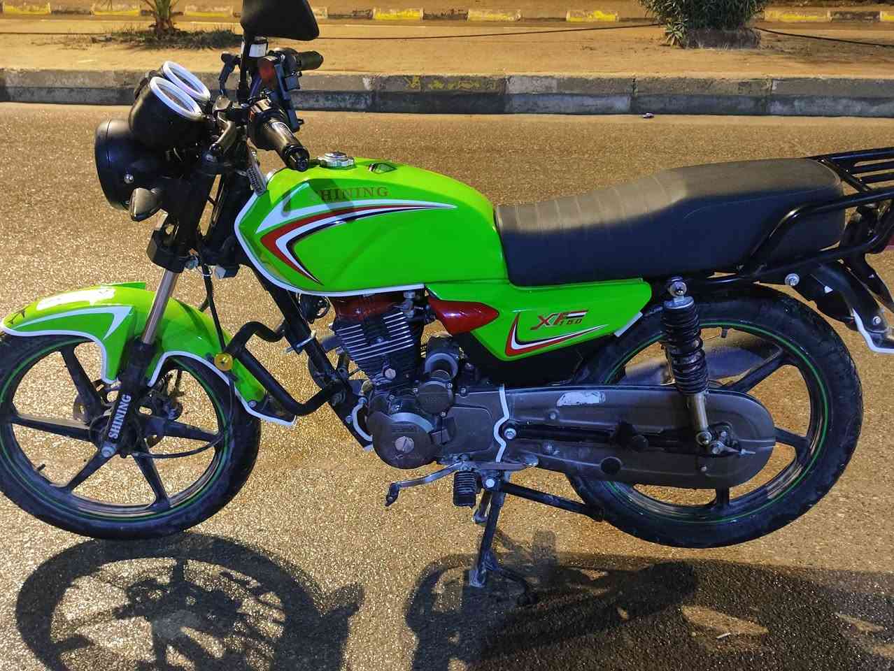 سلام عليكم 
شينك للبيع 
صار شهرين من مشدود 
ماشي الفين 
بعدك ابن عم صندوك 
مابي اي نقص 
السعر 900
عنوان رأوه 
الاستفسار ***********
