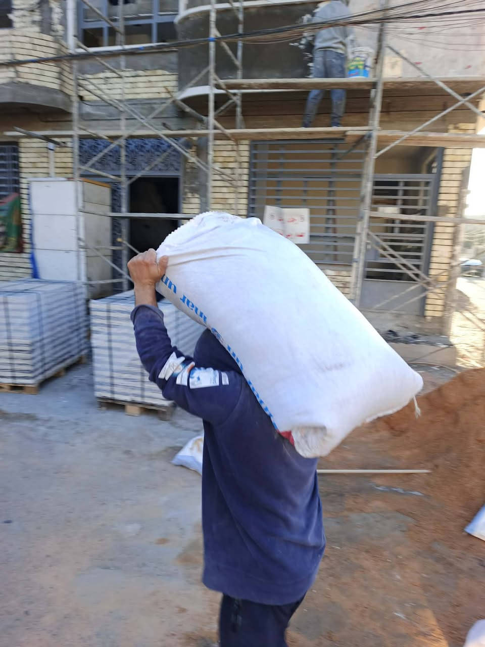 تصعيد مواد على الظهر كافه المواد البناء ***********
