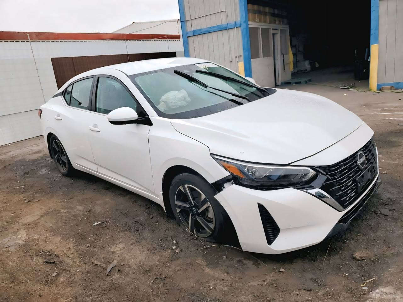 Nissan Sentra 2024 SV
ماوەی ڕۆشتن:(٥٠)هەزار کیلۆمەتر 
پارچەی بۆیاغ : نیەتی 
ئێرباگ : هەمووی تەقیوە وەک لە وێنەکانا دیارا تایەیی لای سەکنی بەر شت کەوتووە و دەعامێکەی لێ بۆتەوە و ئێرباگەکانی تەقیوە.
گێر و مەکینەی بەشەرت بێ کێشەیە و بێ تەقە و رەقە 
دەرگایی دوای سایق ئەو شوختەی تیایە تەنها .
رەقەم و سەنەوی تاکوو ٢٠٣٠ تازەیە 
ژمارەی شانسی :
3N1AB8CV4RY209607
ژمارە مۆبایل : 
***********
ناونیشان : هەولێر
