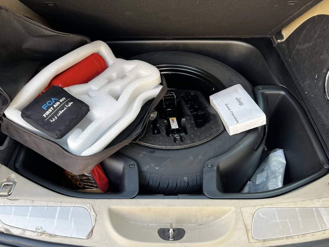 سلام عليكم
جيب ليمتد خليجي فول مواصفات موديل 2019 

السياره من هيه وزيرو بالشحن صار بيها ضرر بسيط بمقدمه القماره نصبغ شويه بيها مع تبديل الجامه الاماميه وشويه بارد يم الباب والبقيه مكفول من صبغ وتبديل وصورة السونار مع الصور السياره ع ايد وحده وكلشي ع البلادي ماملعوب بيها حتى العده وياها ماشيه 112Km 

رقم اربيل القديم باسم شركه يحتاج تبديل وبليعجبك تريد مداور تريد وكاله 

السعر 243$

***********
