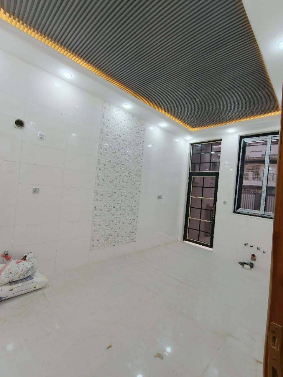 🏠 / دار للبيع مساحه ١٥٠ م طابو صرف
واجهه ٧.٥ م / نزال ٢٠ م 

🧱 بناء حديث درجه أولى 

الطابق الاول / مطبخ . أستقبال . هول . غرفه . مجمع صحيات . كراج . حديقه . صحيات خارجيه 

الطابق الثاني/ غرفتين . هول . مجمع صحيات 

🌎 الموقع / حي الضباط الثانيه ( شارع ٨٠ ) 

للأستفسار أكثر اتصل ***********
