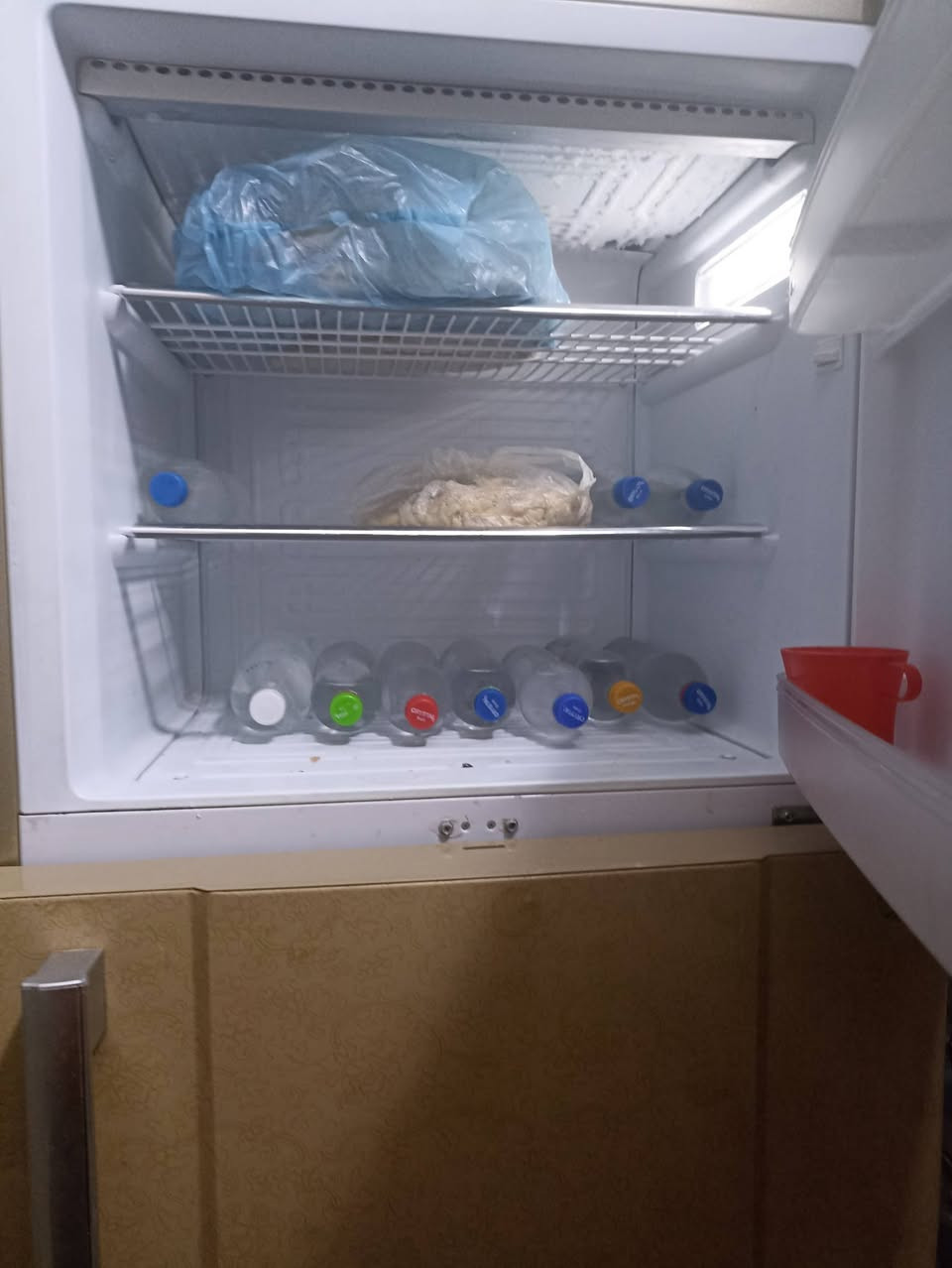 ثلاجه للبيع أكبر حجم نوعية كوين الملكة شرط التجميد والفحص نظيفه جدا استعمال كلش قليل ماخذها ب 850 الله شاهد اريدها ب 450 عندي مريض وتوازيت شاهد الله 
تغنيك عن المجمده تجميدها فول


**إذا كنت صاحب هذا الإعلان وتريد حذفه لأي سبب، رجاءا أرسل رسالة إلى الدعم الفني**