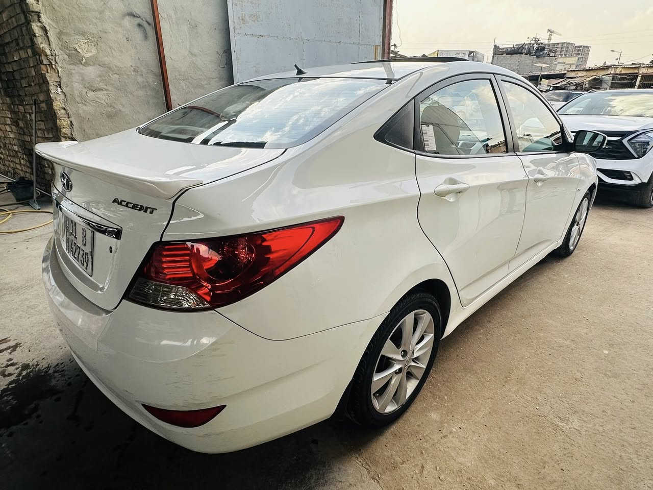 سلام عليكم
اكسنت  خليجي 

موديل 2013 

محرك 1600 

ماشيه 144 الف 

سياره حلوه وكاعده 

بدون صبغ فقط 

فقط بنيد نفس لون اثر حرك 

موصفات 

فتحه 

5تجاوي 

5ويلكب 

شاير مري 

شاشه 

السعر 95 وبيه مجال 

سنويه ورقام جدد وهزه جديده 

وبعد تجي وشوف بعينك 

عنوان كاظميه  ***********
