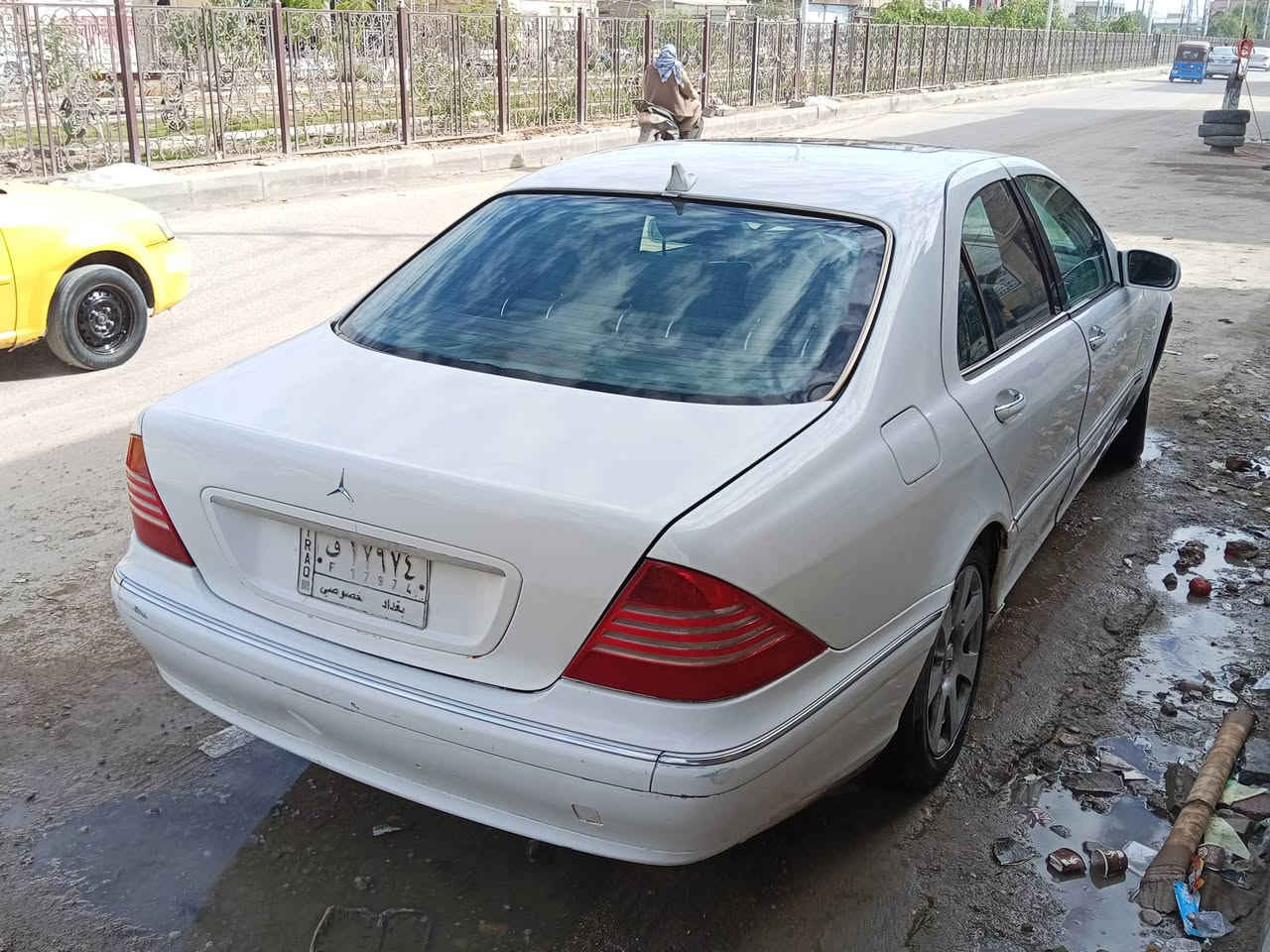 مارسدس غواصه رقم بغداد محرك والكير والفرفه الداخليه حاويه والسياره مصبوغة عام جماليه بدون حادث دبلات وليس جوبلس حجم 320S  موديل 2001 سعر 92ورقه رقم الهاتف وات ساب فقط *********** وربي يرزق الجميع بالخير
