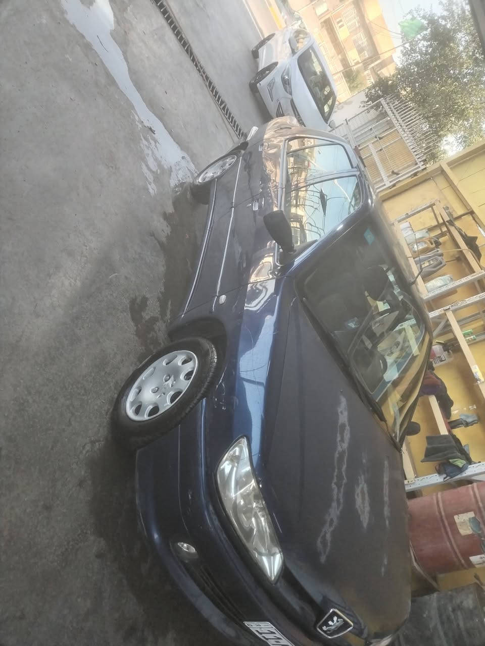 السلام عليكم للبيع بيجو ٣٠٦ موديل٢٠٠٣ رقم بغداد بسمي بيها صبغ جاملغ خلفي فقط بدون ضربه للاستفسار ***********
