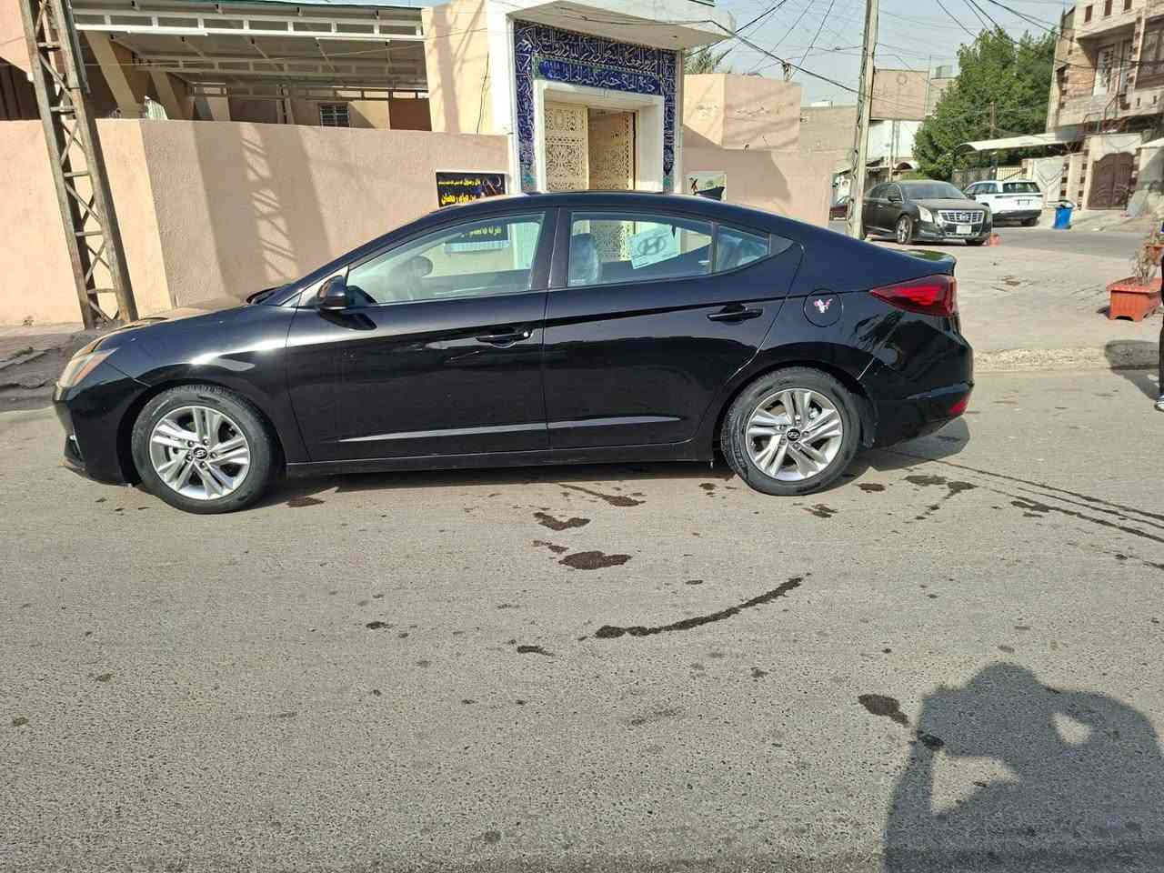 السلام عليكم سياره الانتره موديل 2019 سياره اكلين بدون اي حادث بيه فقط شبر بارد يم القبق مال البانزين  غيره ماكو السياره نضيفه الله شاهد تحديد مسار سياقه ذاتيه مكينه خير من الله سياره ربع متصرف عليه السعر 130 مكاني بغداد البياع وهاذه رقمي ***********
