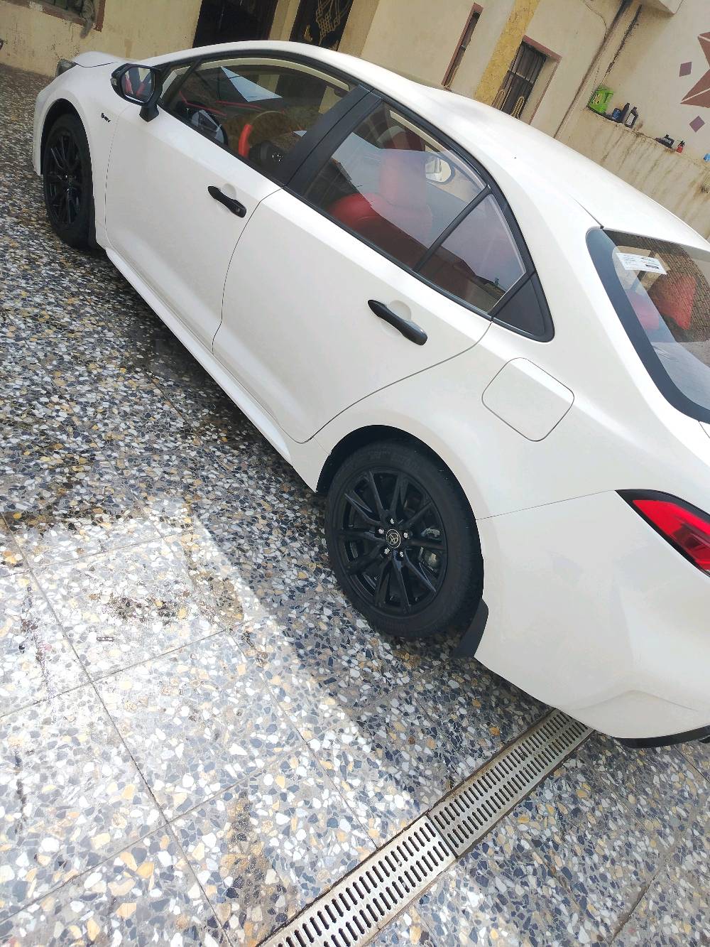 السلام عليكم
كورلا هايبرد 2025 شكل الأمريكي 

 بلاك دشن مواصفات ل S
السياره ماشيه 18الف

المواصفات

مكينه 1800 هايبرد شحن ذاتي

الاصل 

رادار + تحديد مسار طريق + قيادة ذاتيه

قرائة علامات الطريق المرورية

بصمة تشغيل + دخول ذكي 

يدات سود + مري اسود

هاندر بريك بصمة + اوتو هولد

كيجات ديجيتال

شاشه مسجل + تبرید بیانو + كامره خلفيه دوارة + كار بلي

تبريد قطعتين

لايت زينون عالي ناصي + + لد صباحي زينون بكلايت لد

حساس اطار + حساس مطر + حساس لایت داينمك عالي ناصي اوتو

يفو مود + مود درايف + مانع انزلاق

تحكم الستيرن كامل مع كروس سرعه

كرسي كهربائي ويل كب اسود بلادي

 العنوان بغداد العبيدي 

للاستفسار ؛ ***********
السعر 156$