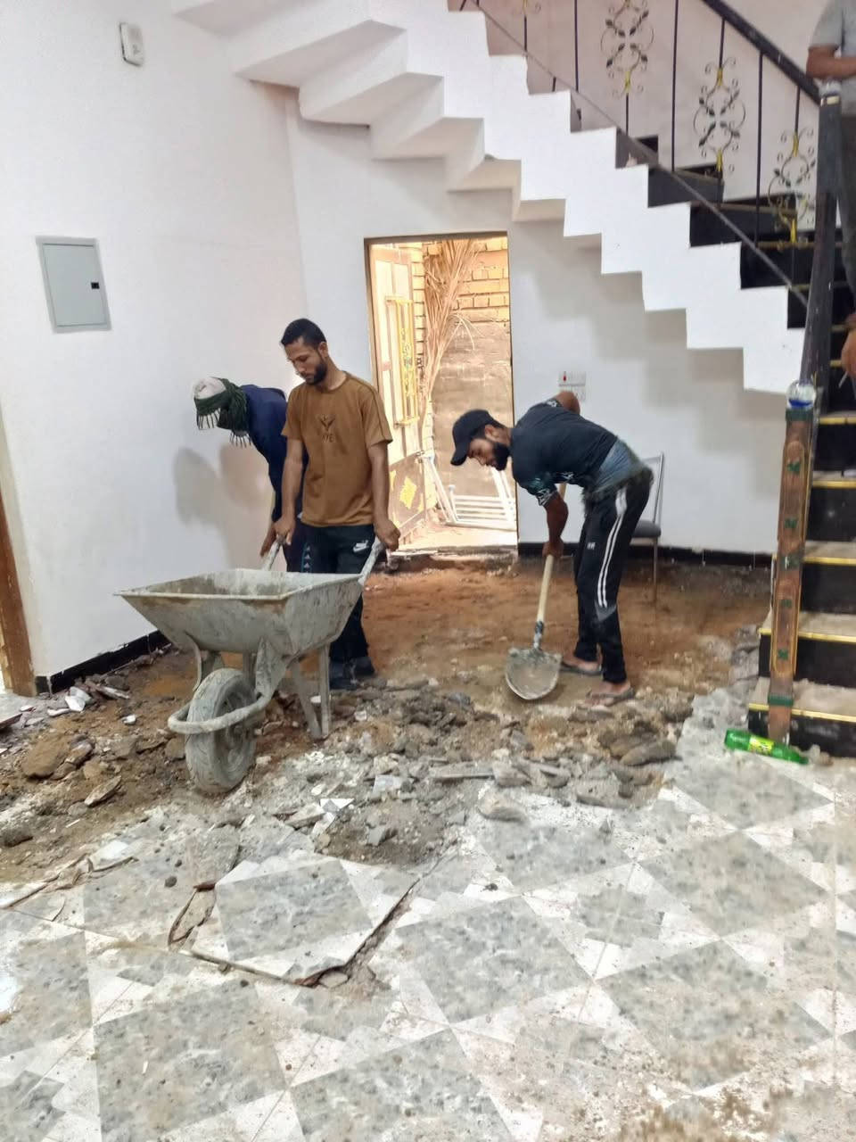 السلام عليكم /كادر عمل جاهز تصعيد مواد +تنضيف بيوت حدائق+ تفليش+ دفن نهري +نقل اثاث//معداتنه جاهزه
وسياره تجيك للبيت ماعليك بس الاتصال*********** بالرقم
