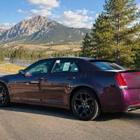 للبيع او مراوس  اوباما كرايسلر 300c  موديل 2020   لون بنفسجي مميز  وار...