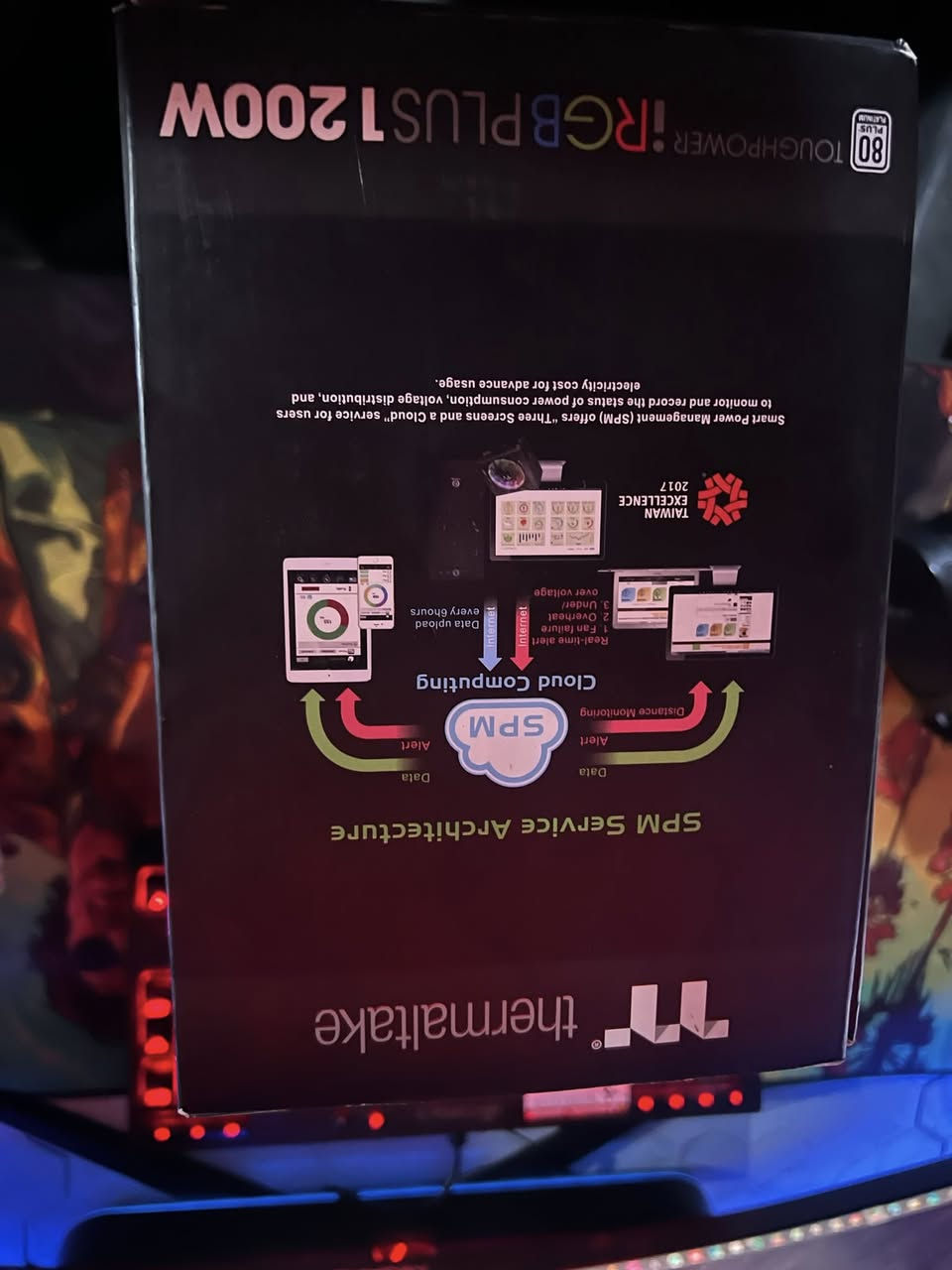 بور سبلاي 1200W للبيع
قبل ما تقرأ المنشور وتكول غالي، ابحث عنه وعن سعره. للبيع باور سبلاي (Power Supply) من شركة Thermaltake العالمية، الفئة الاحترافية iRGB PLUS. القطعة غنية عن التعريف من ناحية القوة والاستقرارية، ومناسبة جداً للتجميعات القوية والعمل الشاق.
• الحالة: جديد (تشغيل الفحص فقط)، ومع كامل ملحقاته وكارتونه.
• المميزات: أداء ثابت جداً، يدعم التحكم الرقمي والإضاءة RGB، وكابلاته بالكامل قابلة للفصل (Fully Modular).
الوحش هو Thermaltake Toughpower iRGB PLUS 1200W Platinum، وهذا مو مجرد باور سبلاي عادي، هذا "ديجيتال" يعني تكدر تتحكم بكل تفصيلة بي وتراقب أداءه بالكامل.
المواصفات بالتفصيل:
1. القدرة (Wattage): يأتي بقوة 1200 واط، يعني يشغل أقوى التجميعات الحديثة (مثل كروت RTX 5060 فما فوق) بكل أريحية وبدون أي قلق.
2. كفاءة الطاقة (Efficiency): حاصل على شهادة 80 PLUS Platinum، وهي من أعلى الشهادات عالمياً، وتعني أن ضياع الطاقة قليل جداً وتوفير الكهرباء عالي.
3. النظام الرقمي (Smart Power Management): يدعم منصة SPM، يعني تكدر عن طريق تطبيق بالموبايل أو برنامج بالكمبيوتر تراقب استهلاك الواطية، درجة الحرارة، وحتى تكلفة الكهرباء.
4. الإضاءة (RGB): يحتوي على مروحة مدمجة بإضاءة Riing Plus 16.8 Million Colors RGB، تكدر تتحكم بالألوان وتزامنها مع باقي القطع.
5. المكثفات (Capacitors): يجي بـ مكثفات يابانية 100% تتحمل درجات حرارة عالية (حتى 105 درجة سيليزية)، وهذا يضمن استقرار وعمر طويل جداً للباور.
6. نوع الكابلات (Cables): يجي Fully Modular (بالكامل فلات)، يعني تركب بس الكابلات اللي تحتاجها، وهذا يساعدك بترتيب الكابلات داخل أي كيس ويحافظ على شكل ونظافة التجميعة.
7. المروحة (Fan): مزود بميزة Smart Zero Fan، المروحة ما تشتغل إلا إذا زاد الحمل عن 30%، يعني هدوء تام بأغلب الأوقات.
8. الضمان (Warranty): الشركة تعطي عليه ضمان 10 سنوات، وهذا دليل على ثقتهم بجودة التصنيع العالية.
هذا الموديل يعتبر "الفئة الملكية" عند شركة ثيرمال تيك.


**إذا كنت صاحب هذا الإعلان وتريد حذفه لأي سبب، رجاءا أرسل رسالة إلى الدعم الفني**