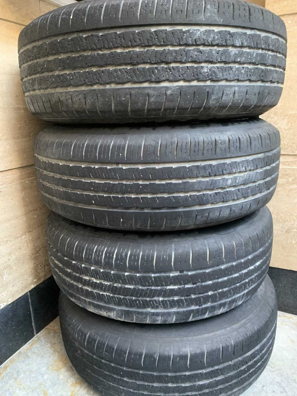 السلام عليكم تخم ويل وتخم تاير حجم 17 تخم تاير مستعمل قليل والويل نضيف جدا واصلي مال شركه 
السعر 250 الف وبي مجال بسيط  اريد ابيعه ضامه فوك صالي سنه  جديد حيل مكاني بغداد
***********
