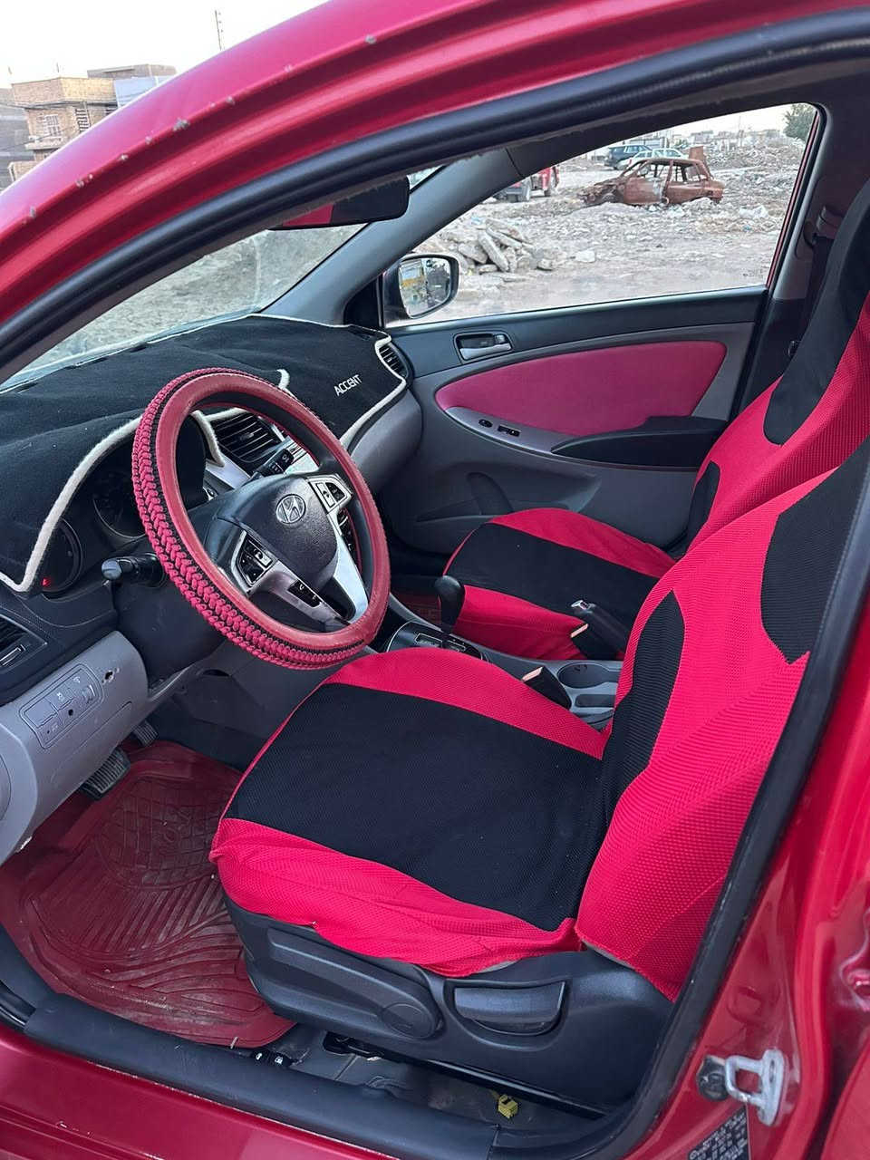 السلام عليكم
اكسنت موديل 2016 رقم واسط انكليزي دولي بأسمي تحويل مباشر لوحات دوليه 

_______________________

مكينه ١٦٠٠ تبريد ثلج حداديه جديده 

ماشيه ٩٠ تخم تاير جديد وارد امريكي ليبل واحد

فقط رش ٣ قطع بدون اي دواخل

___________________السعر ٨٥ وبي مجال

***********  العنوان الديوانيه مركز
