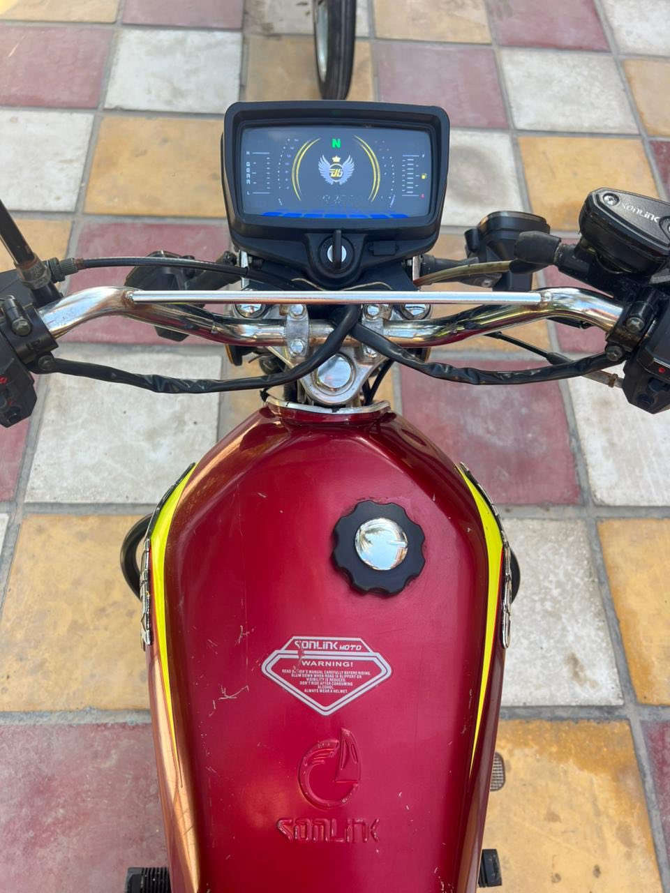 السلام عليكم للبيع دراجه أيراني سافان خمسه كير موديل 2024 أوراق اصولي عل بلاد برغي مابيها نقص كلشي جاهز وشغال محرك لا تنقيص ولا تبخير العنوان بغداد المدائن قرب بسمايه رقم الهاتف بي وتساب***********
