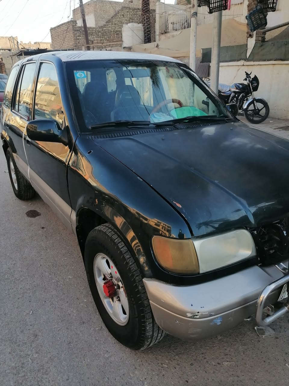 كية سبورتج موديل ٢٠٠٠ رقم بغداد سنوية لل ٢٩ السيارة مكفولة مكينة كير صبغها بلادي بيها قليل خياسات مكاني كوت تلفون *********** كهربائيات كلها شغاله كير عادي بأسمي رقم انكليزي تخم تاير كلج جديد باتري جديد بريك جديد عارض ٤٥ ورقة بيها مجال مكينة مفتوح مو مسكر
