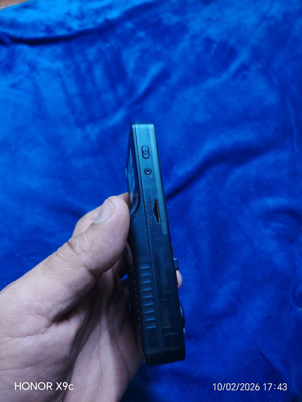 السلام عليكم جهاز اتاري اجاني هديه بي العاب كلش هواي مال بلي وان ونوتندو وبي اس بي وماركات ماعرفهه حته سيكا اريده ابيعه ووياه رام ٦٤ والصور يمكم حته اله الحرب يشغل رايده ٦٥ الف او مراوس ببلي ٣ وانطي فرق قليل مكاني كريعات رقمي *********** مفتوح للفحص فقط جديد الجهاز
