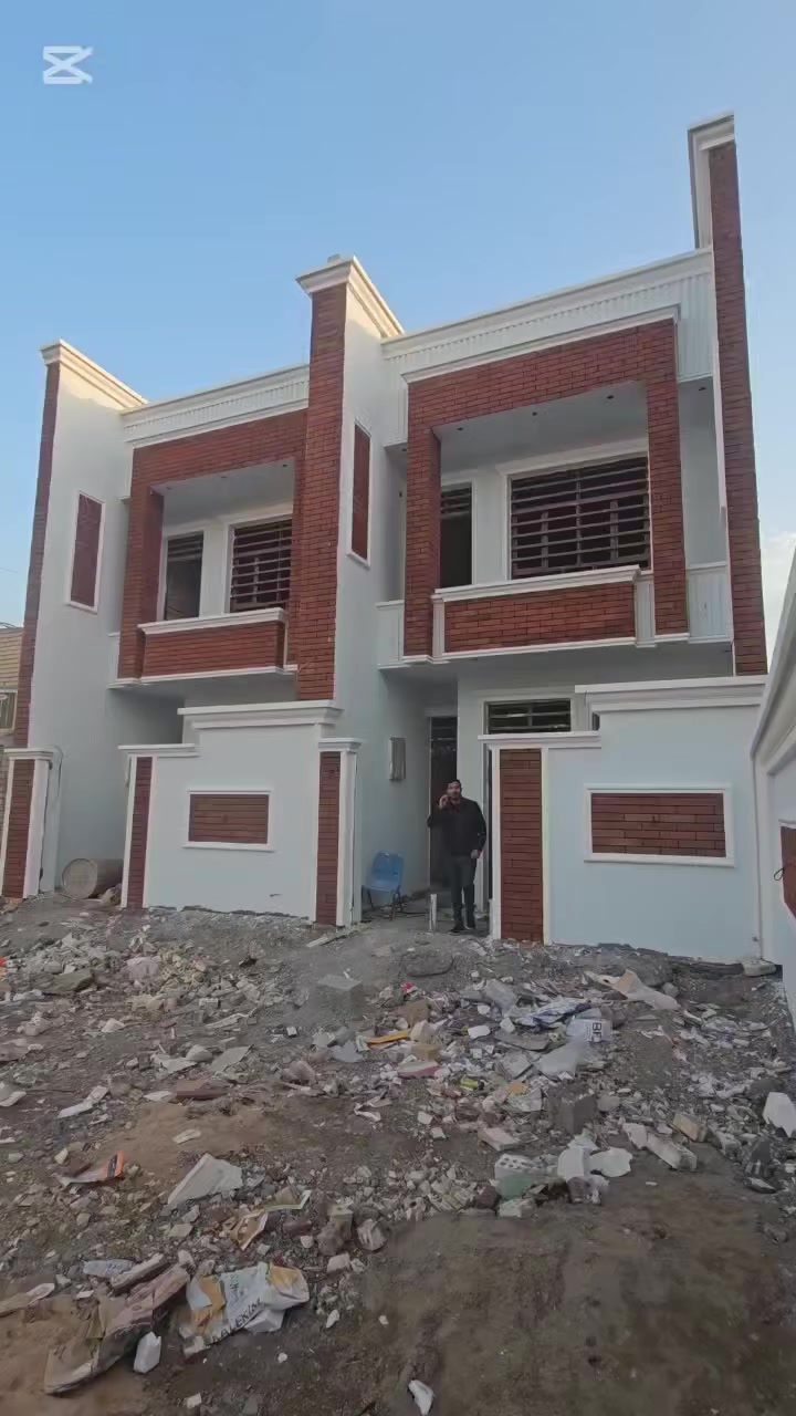 السلام عليكم ورحمة الله وبركاته، يتوفر لدينا مشتملات عدد (2) للبيع، مساحة المشتمل الواحد 100 متر، الواجهة 5 متر نزال 20، حيث يحتوي المشتمل الواحد على مدخلين مع استقبال واسع ومطبخ حار وبارد وثلاث غرف نوم، البناء طابوك، صنف الأرض طابو سند 25 صرف، والمشتملات حالياً قيد الإنشاء ويكون التسليم مفتاح جاهز بإذن الله وفق المواصفات المذكورة، للراغبين بالاستفسار أو الحجز يرجى الاتصال على الأرقام التالية *********** أو *********** أو زيارة مكتبنا الكائن في منطقة الانتصار مقابل شارع السوق – مكتب التراث للعقار، حياكم الله ونشرف بثقتكم دائماً
@إشارة
