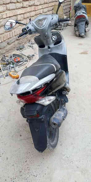 السلام عليكم هوندا ديو دورة وسلف نوزل 
شغال مابي نقص فقط صوت قبق الدفرة 
للبيع السعر 600وبي مجال ***********
