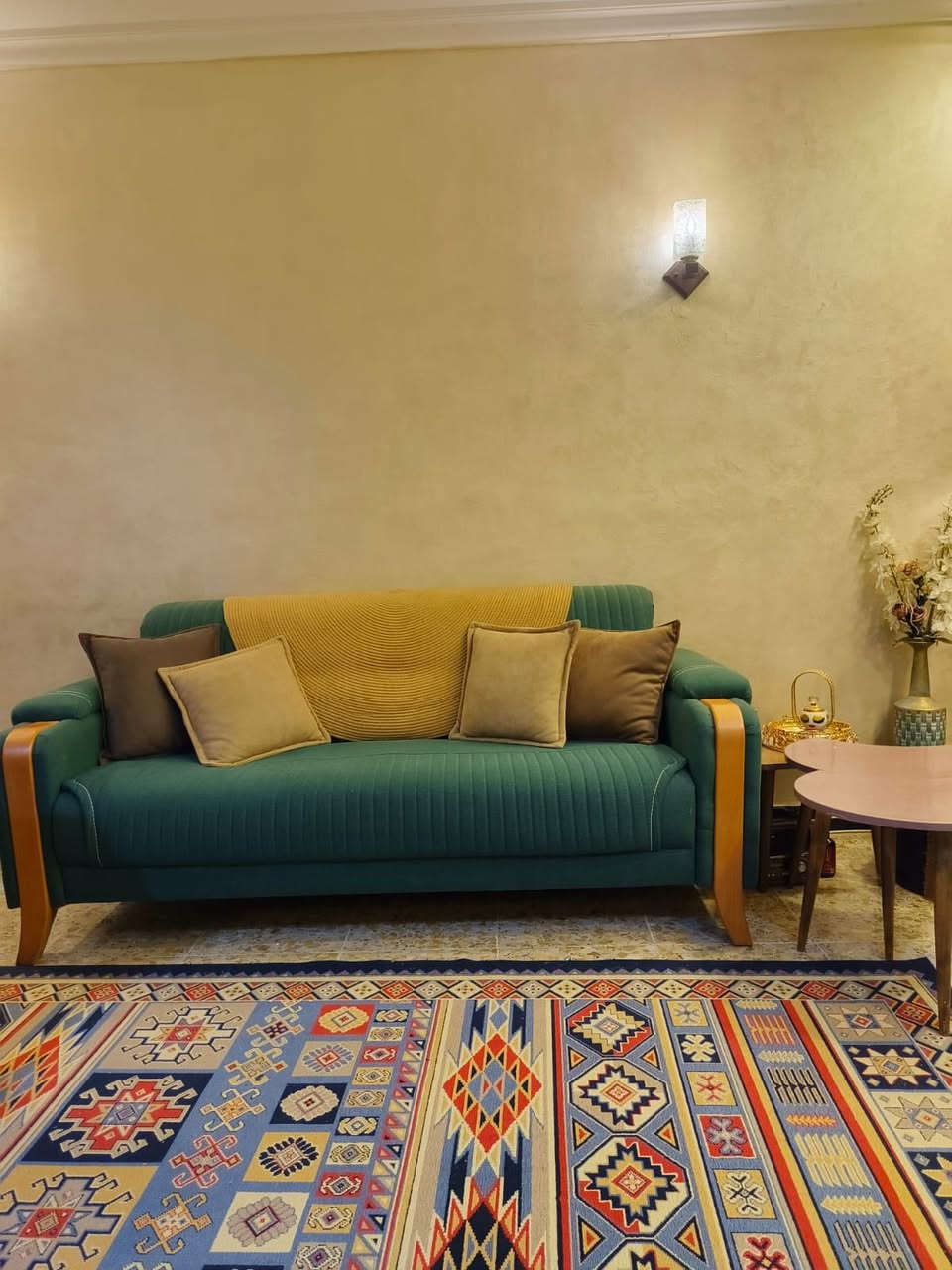 تخم 8 مقاعد جدا نظيف ميز طعام تركي مع أربع كراسي وطبلتين مع كورنر تركي يصير سرير وب مخزن للبيع


**إذا كنت صاحب هذا الإعلان وتريد حذفه لأي سبب، رجاءا أرسل رسالة إلى الدعم الفني**