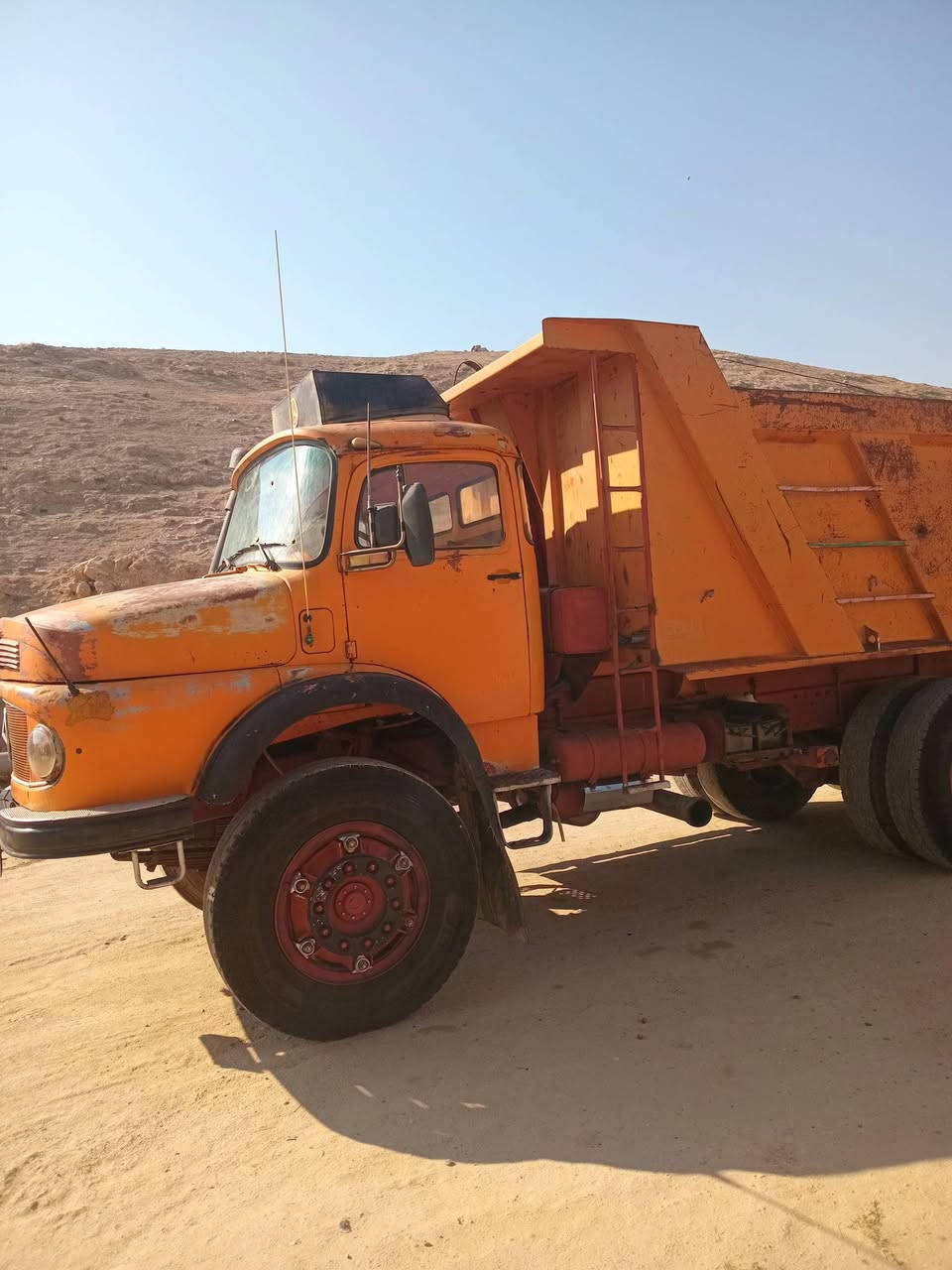 السلام عليكم اقجم البيع موديل 80سكس مايلر بلادي قماره بلادي شاصي بلادي رقم الانبار محرك جديد كير 111جديد ***********
