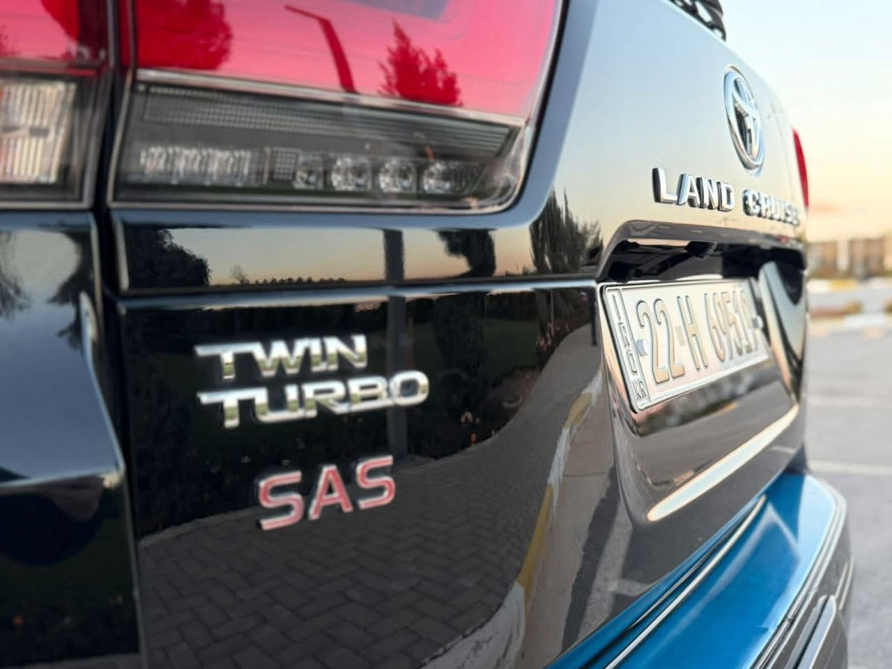 لاند كروزر موديل2022توين توربو سياره جديده مكفوله  ماشيه57الف وكاله ساز عنوان سليمانيه السعر650بيها مجال***********/***********وبيهن واتس
