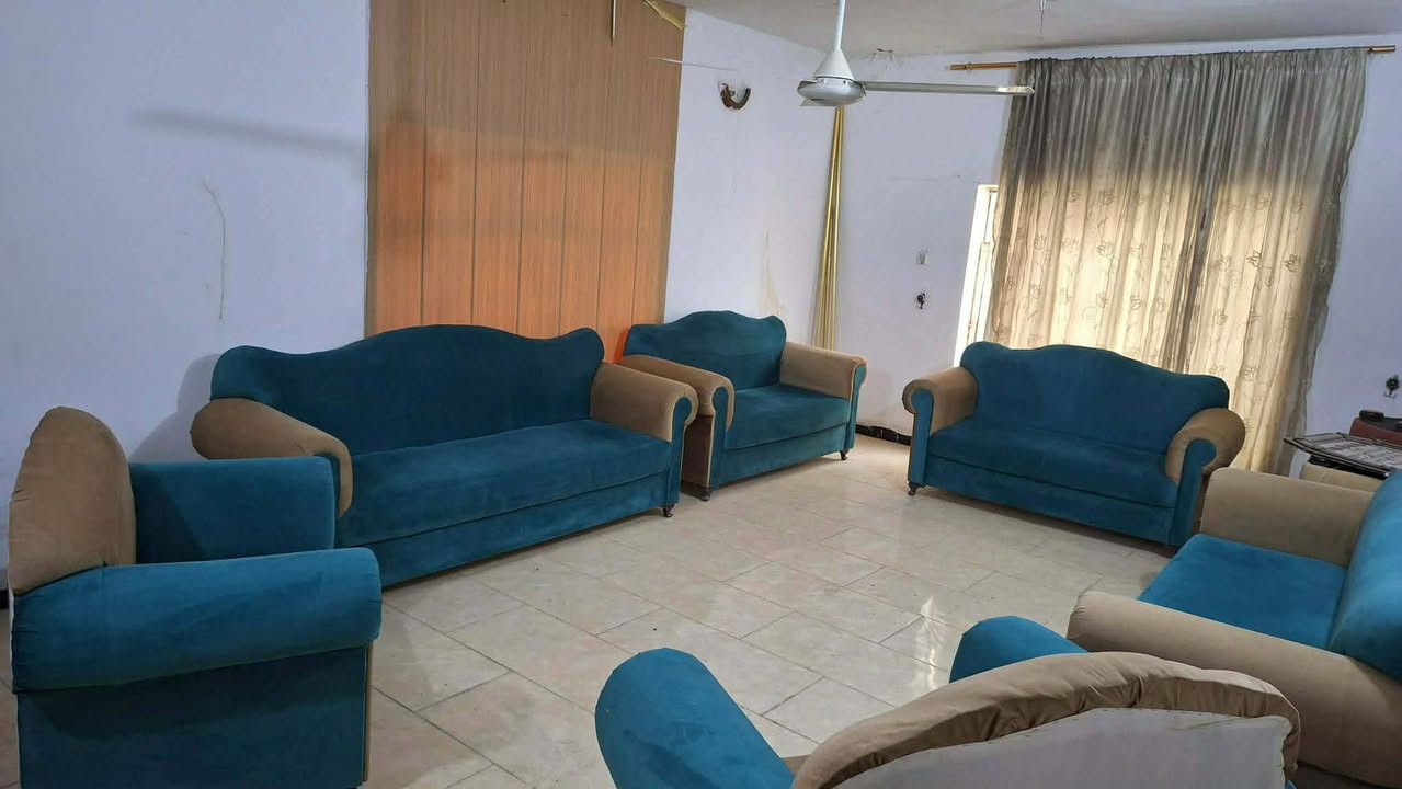 تخم تسكام نظيف وكل ضرر مابي ١٢مقعد ب٢٥٠ عنوان حله شارع ضغط حي ضباط
الحلة حي الضباط شارع الضغط العالي 
***********
