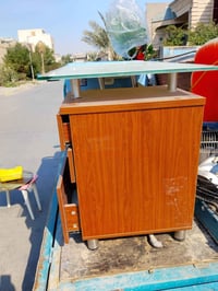 ميز مكتبي للبيع العنوان بغداد المشتل رقم الهاتف 07832021434