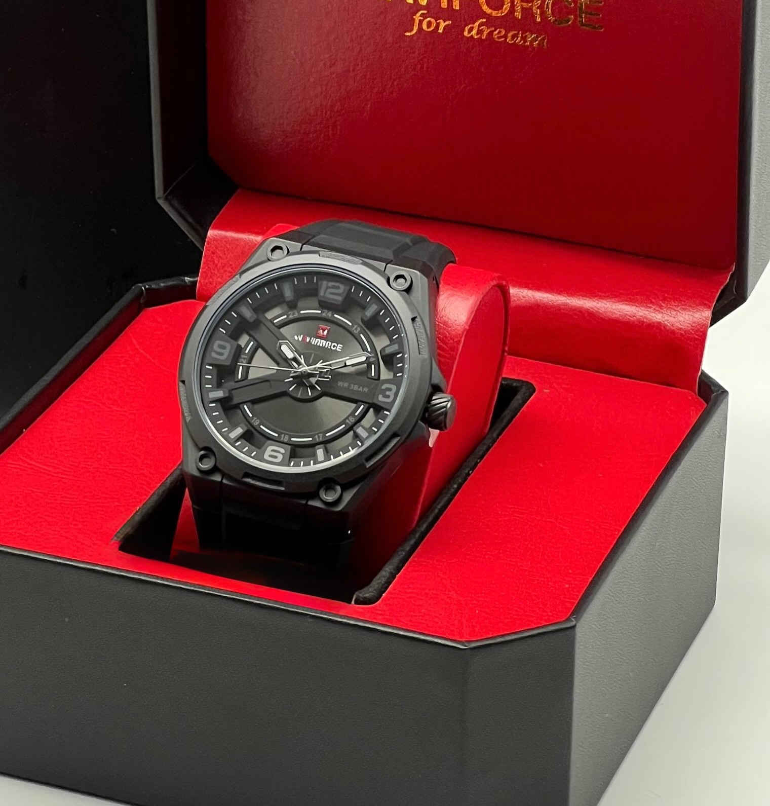 ⁨ دكّة الساعچـي ⌚️
.
Naviforce Tactical Series، الكولكشن الرياضي الضخم اللي يجمع بين هيكل الطائرة العسكري وروح الرجل العصري. فاصيل ميكانيكية مكشوفة من الأمام، وأرقام عريضة تقرأها من أول نظرة — لأن الرجل القوي ما عنده وقت يحدق في  ساعته 
.
⌚️ Naviforce Tactical Sport
◽️ مقاومة للماء WR 3BAR
◽️ عرض ٢٤ ساعة
◽️ كيس ضخم بتصميم عسكري
◽️ بوكس فاخر أسود وأحمر
◽️ متوفر بألوان متعددة
للحجز والاستفسار دايركت او على الواتساب 📲
يتوفر توصيل لجميع المحافظات 🚚
#العراق #viral #reels #trending #luxury⁩ دكّة الساعچي


**إذا كنت صاحب هذا الإعلان وتريد حذفه لأي سبب، رجاءا أرسل رسالة إلى الدعم الفني**