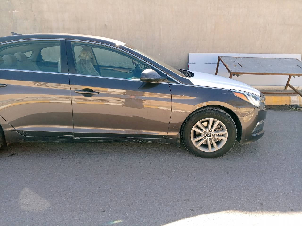 سوناتا موديل ١٥  امريكي بيها قطعتين بنيد وباب وسونارها موجود السعر ١١٥ مع مجال بسيط رقم بغداد  عنوان الفلوجة ويرهم مراوس هاتف ***********
