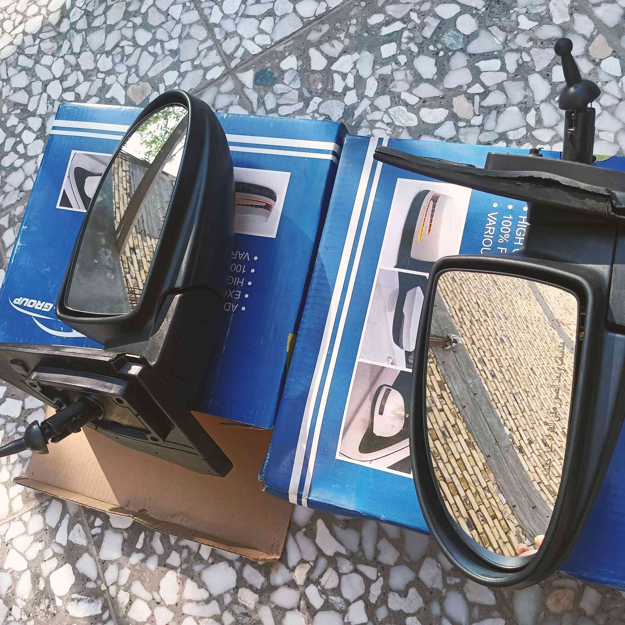 السلام عليكم 

مري جوانب لون اسود يمنه ويسره جدد ما مستخدمات ودرع محرك للبيع مكاني نجف ***********
