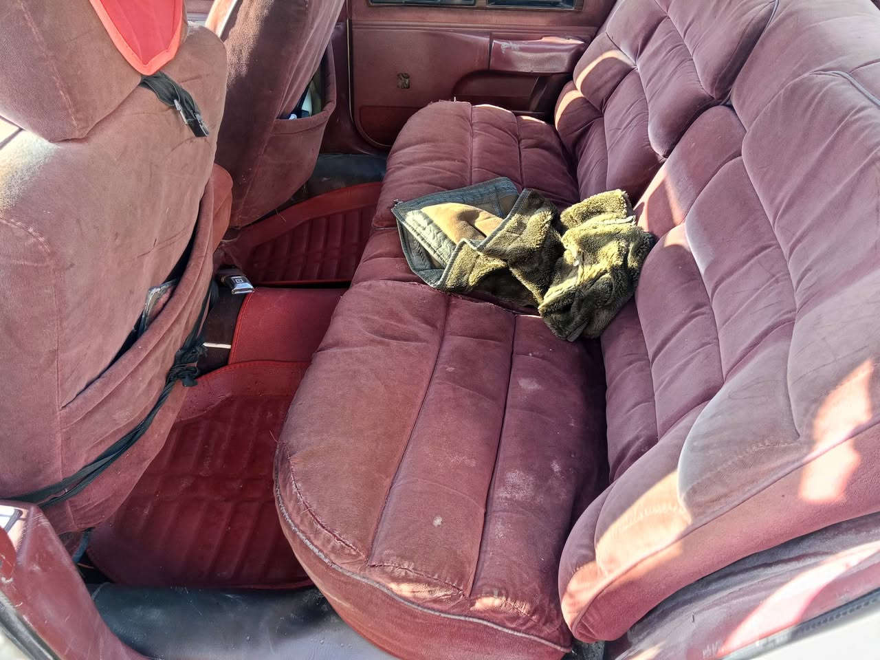 السلام عليكم من رخصة الادمن المحترم دولفين موديل 93رقم كربلاء مشروع وطني سنويه  للثمانيه وعشرين مكينه وكير محور رأس الثور وارد قبل أسبوع شادهن مكانها النجف الاشرف سعر 28ورقه وبيها مجال حك الجيه رقم هاتف ***********
