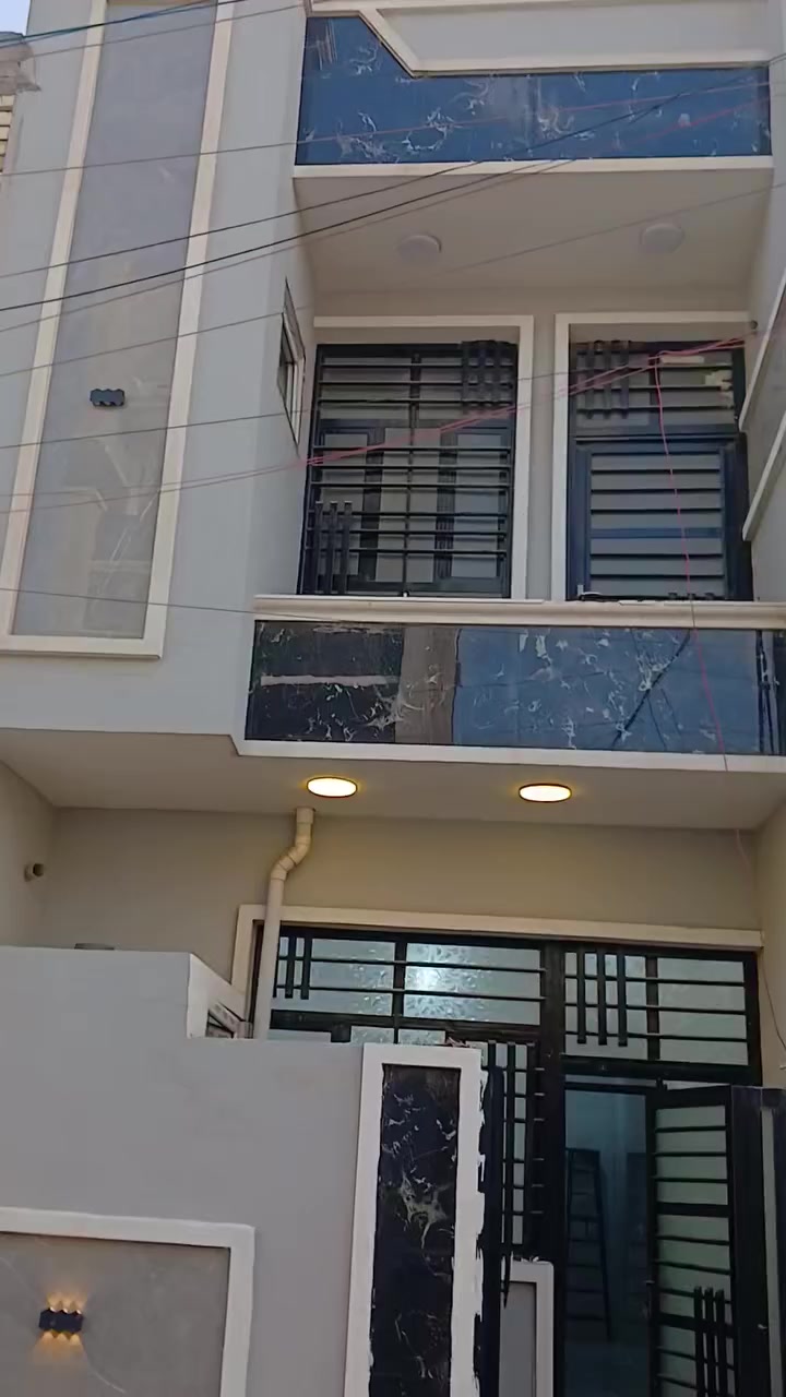 سلام عليكم عندي بيت ٥٠ متر طابق ونص شارع خوله شارع ابو الفضل السعر  ٧٠ وبي مجال الاسفسار الاتصال ***********
