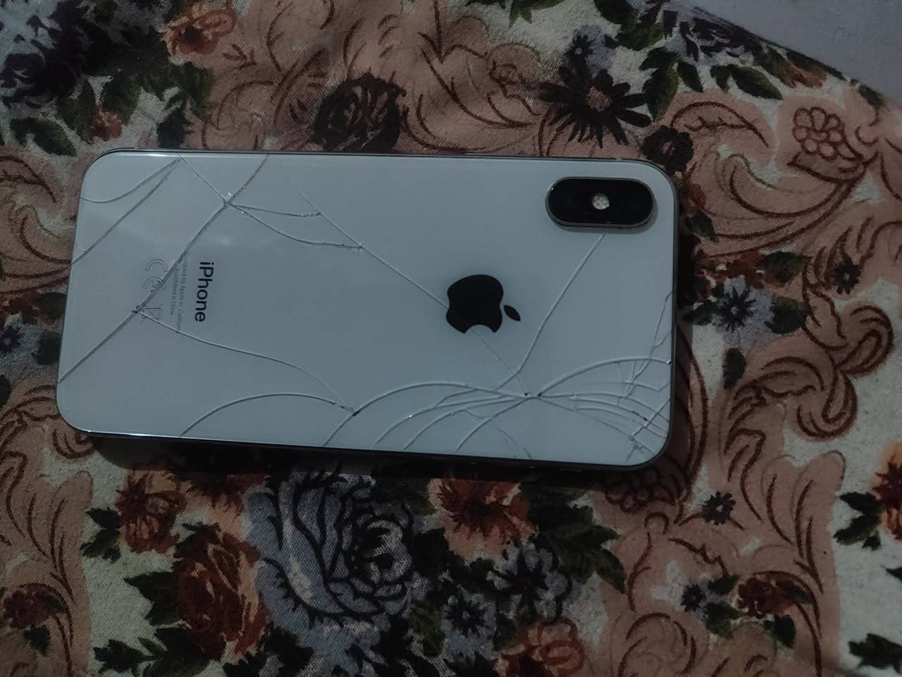 سلام عليكم ايفون xذاكره٦٤ وكع مني وطفه ماعرف شبي وديته للمصلح يكلي يكلف٦٠ الف 
اريد ابيعه الي يفيده يحط سعر وبل عافيه للعلم بطاريه مالته اصليه نسبته١٠٠ مكاني بغداد دوره رقمي***********
