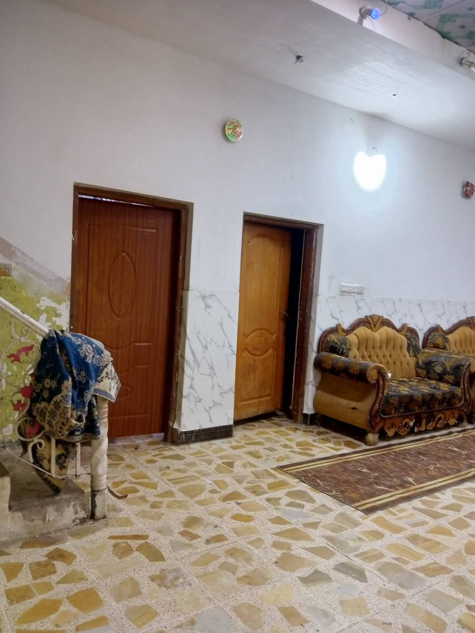 بيت طابقين للبيع 240م دبية قرب معمل الاكسجين ***********
