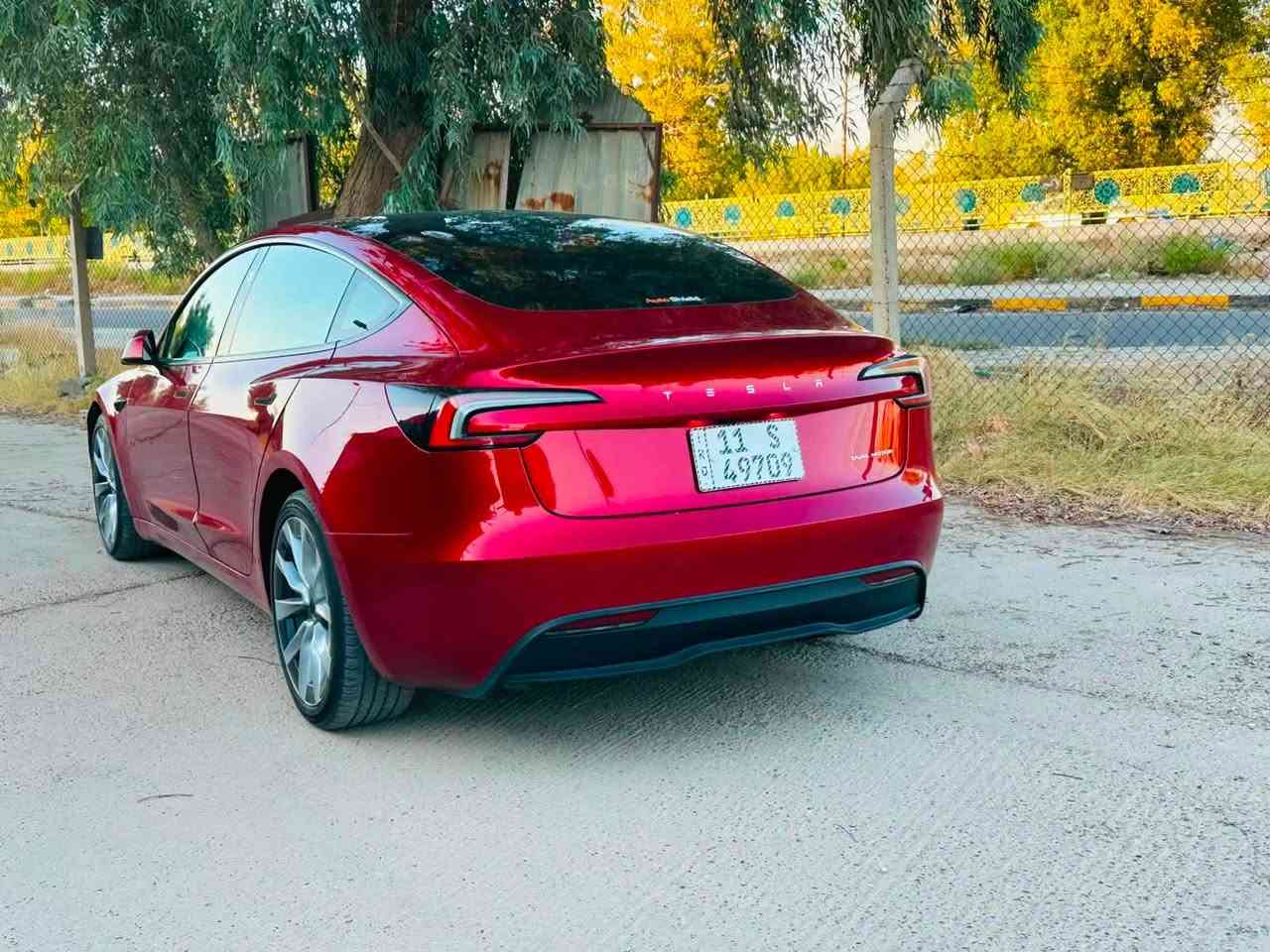 السلام عليكم 
تيسلا 3 
دبل ماطور لونج رينج 
اون لاين عربي اخر تحديث 
ماشية ١٣ 
حادثهة تبديل جاملغ فقط 
ورقم بغداد بأسمي 
جاهزة بدون نقص 
السعر 190
***********
