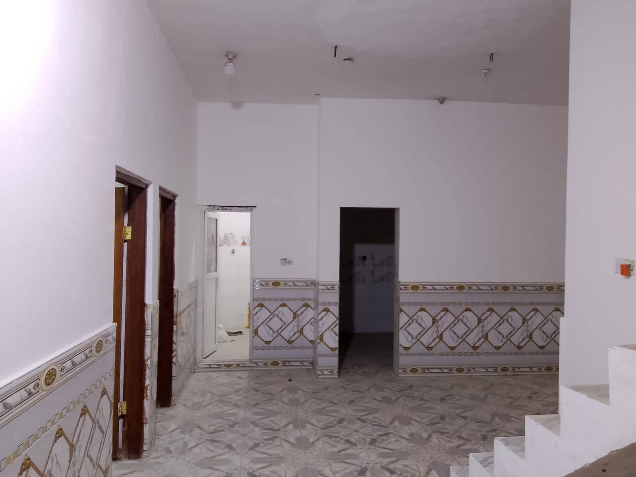 سلام عليكم 
يعلن مكتب عقارات الأصدقاء عن وجود بيت للبيع 
جنس العقار طابو عراقي زراعي وكاله بسم المشتري 
مساحة البيت 150م
العنوان ابو الخصيب حي العسكري 
سعر البيت 72 مليون وبي مجال 
يحتوي البيت على كراج مع ديوانيه مع مطبخ مع صاله مع غرف 2 مع صحيات داخليه و خارجيه 
الاستفسار اتصل على الرقم (***********)
