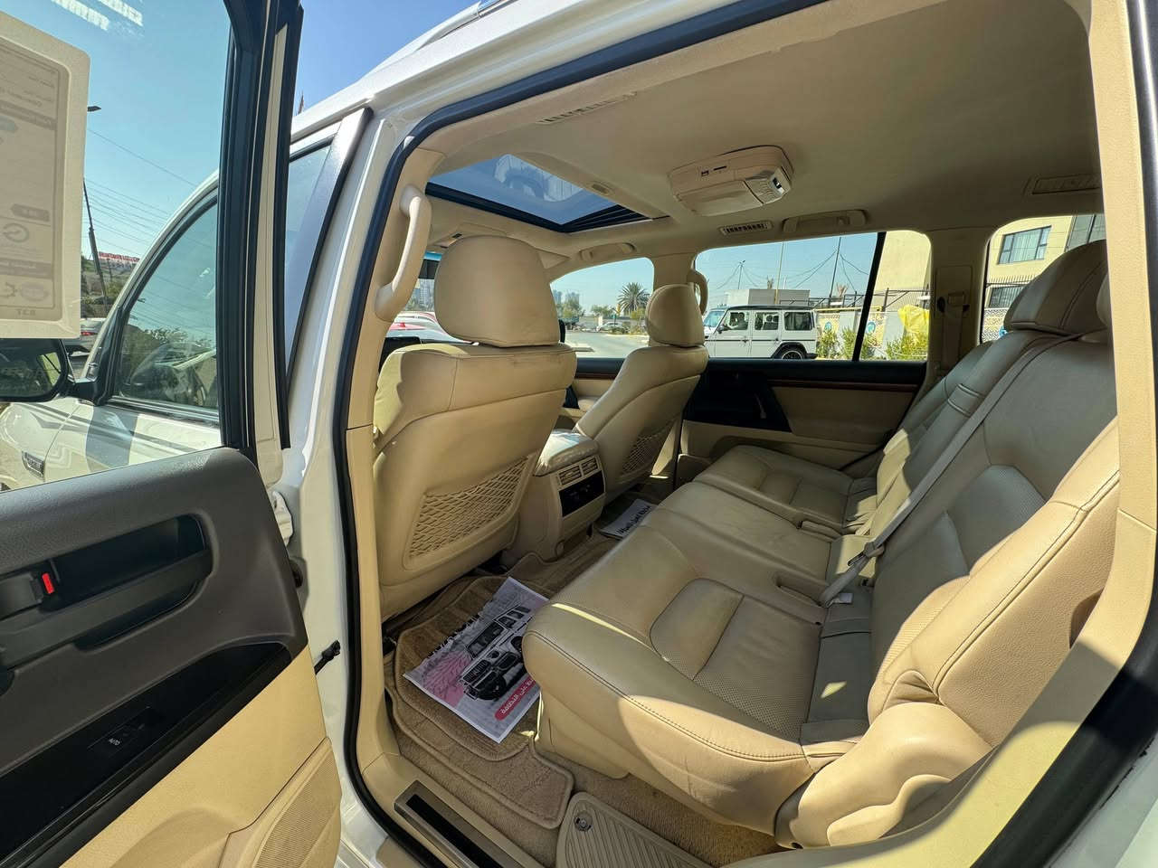 السلام   عليكم
تويوتا لاندكروز / بريم 2017 

مكفوله 

محرك 4000 / 6 سلندر 

مواصفات 

بصمه 

شاشه 

كأمره فور 

سلايت روف 

نظام تزحلق 

3 شاشات 

دفدي 

نظام نزول منحدرات 

اشاير بالمري 

بيها فقط شخط من جهه الصدر  كلش خفيف 

مكانها بغداد حي الحسين 

السعر 467 بيها مجال 

رقمي ***********
