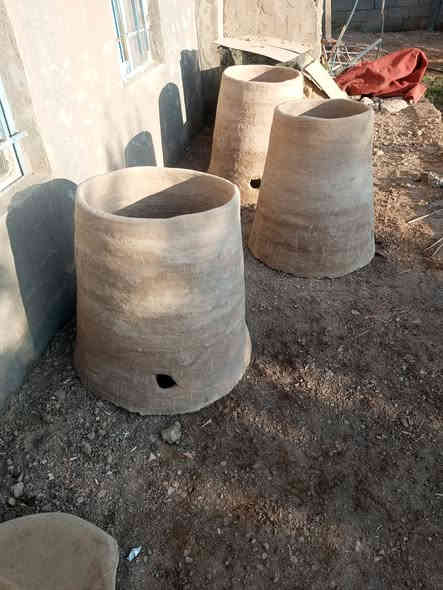 السلام عليكم شباب تنانير طين للبيع اي واحد يريد يتصل على هذا رقم التليفون توصيل موجود ***********
