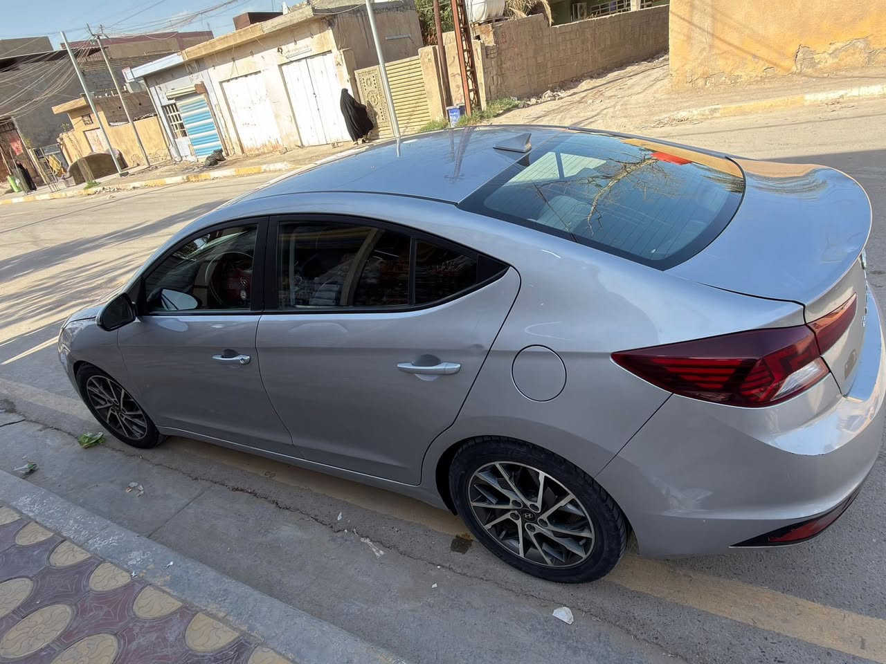 السلام عليكم 
النترا للبيع موديل 2020 
وارد كندي الحادث فقط البنيد وراجع نفسه مصبوغ 
السيارة ماشية 77 الف كيلومتر
مكينة 2000 دوش 
كير AT
شاشة اندرويد
فول تحكمات ستيرن 
شاشة اعطال
مانع انزلاق 
ونقطه عمياء واشارات بالمري
ورادارت وكاميرا دوارة
دوشمة جلد
تدفئة كشنات الاماميه
تدفئة ستيرن
مودات قيادة ومثبت سرعه
ويل 17
لايت عدسه زنون يخبل 
رقم بغداد الجديد وسنويه بأسمي شرط التحويل
سعر 140$ وبيها مجال
مكاني بغداد حي اور
الاتصال / ***********
