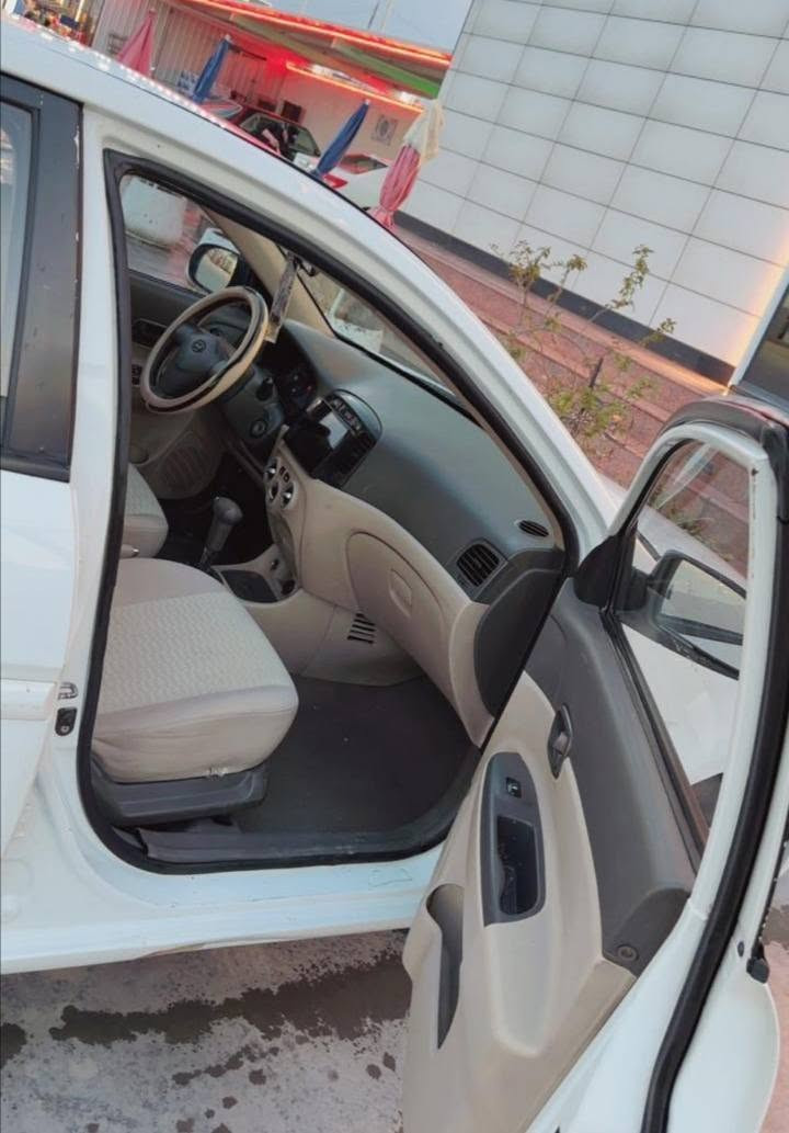 اكسنت ٢٠١١ كوراي محرك ١٦ اصلي سياره
بوند مبدل وبيها مكانات صبغ صغار 
تفاصيل على رقم *********** واتساب
