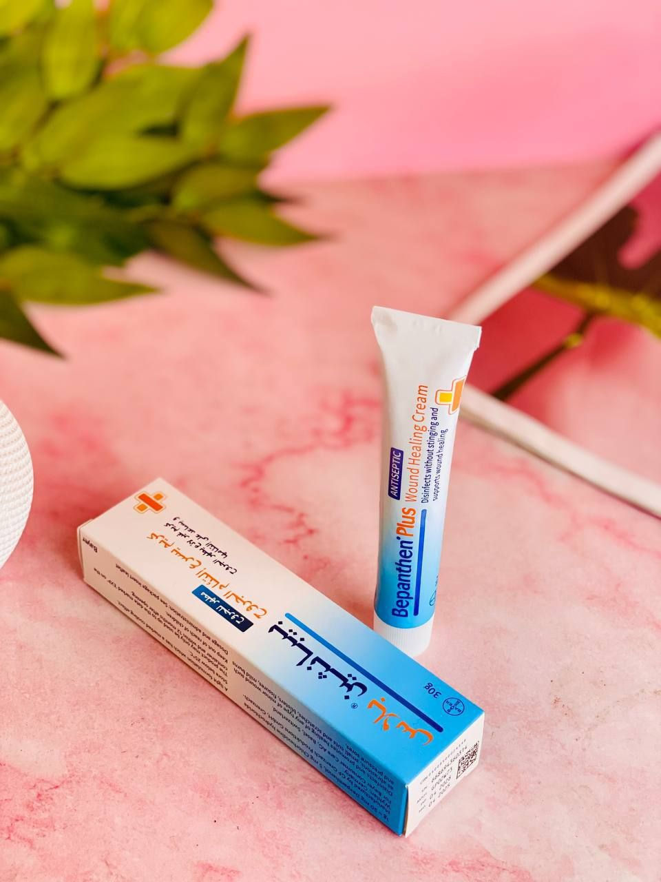 ✔️Bepanthen Plus
Wound Healing Cream🇩🇪💯
✨كريم بيبانثين بلاس من الكريمات الطبية الشائع استخدامها في علاج الحروق من الدرجة الثالثة التي تعتبر من أخطر درجات الحروق، بالإضافة إلى علاج الالتهابات والاحمرار الناتج عن التعرض إلى الشمس حيث يحتوي على تركيبة مثالية مدعمة بالمواد التي تعمل على إصلاح وترطيب الجلد وعلاجه ...

💥 دواعي استعمال كريم بيبانثين بلاس Bepanthen plus cream 👌
#بيبانثين أقوى كريم مرطب ومعالج طبي💙💙

♦️يساعد على  ترطيب المناطق الجافة بعمق في الجسم مثل الوجه واليدين والكوعين والأقدام.
♦️يعمل على تفتيح البشرة بشكل تدريجي مع الاستخدام المستمر لأنه يحتوي على فيتامين B5.
♦️يدخل في علاج مرض الاكزيما الذي يسبب جفاف الجلد.
♦️يعمل على تجديد خلايا البشرة والأنسجة 
♦️يساعد حفظ الرطوبة في البشرة شديدة الجفاف.
♦️يمكن استخدامه إذا حدث التهاب واحمرار في الجلد بعد إزالة الشعر في المنزل أو بالليزر
♦️يستخدم هذا الكريم غير اللاذع في تطهير الجروح وتحفيز التئامها، كونه مزيج بين تركيبة المطهر اللطيف على الجلد والبروفيتامين B5 الذي يعمل على تجديد خلايا البشرة بشكل طبيعي، ما يسرع من عملية الشفاء.
♦️يستخدم في علاج كافة الجروح المهددة بالعدوى مثل الرضوض، الخدوش، الفلوع، القرحة، الحروق، التهابات الجلد، العمليات الجراحية الصغيرة، الكدمات.
♦️كما يتم وصفه في علاج الجروح المزمنة مثل قرح السكري، الطفح الجلدي المزمن، الأكزيما، الصدفية، الحمونيل، الحكة الهرش، الحصبة.
#الاصلي المنشأ ألمانيا 🇩🇪💯
السعر ٨ الاف 
🚘يوجد خدمة توصيل لجميع محافظات العرا ق 
للحجز والاستفسار المراسله على الخاص


**إذا كنت صاحب هذا الإعلان وتريد حذفه لأي سبب، رجاءا أرسل رسالة إلى الدعم الفني**