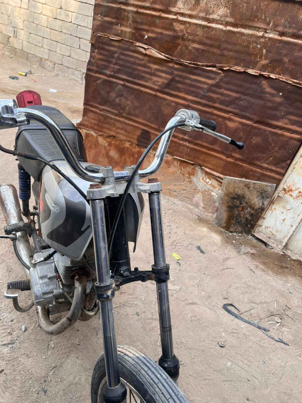 دراجه ايراني  شلامجه محرك نامه دراجه تعمير كامله مانقصه اي شي فقط بادي بيه خيط تبخير لسعر ٣٥٠وبيه مجال بسيط حك جيه اكفله الك فقط عشاير ***********
