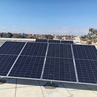 منظومة شمسية • لوح لونجي ٦١٥واط×٧ • بطارية ليثيوم ١٥ كيلوواط