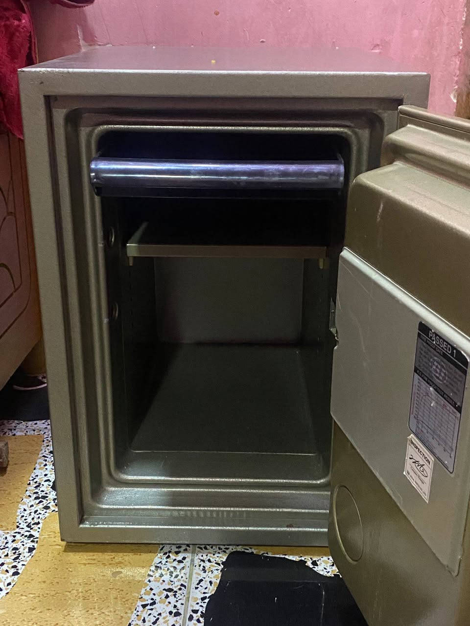 قاصه للبيع ارتفاع ارتفاع 50
عرض35
عمق42
وزن55 السعر خاص العنوان البياع


**إذا كنت صاحب هذا الإعلان وتريد حذفه لأي سبب، رجاءا أرسل رسالة إلى الدعم الفني**