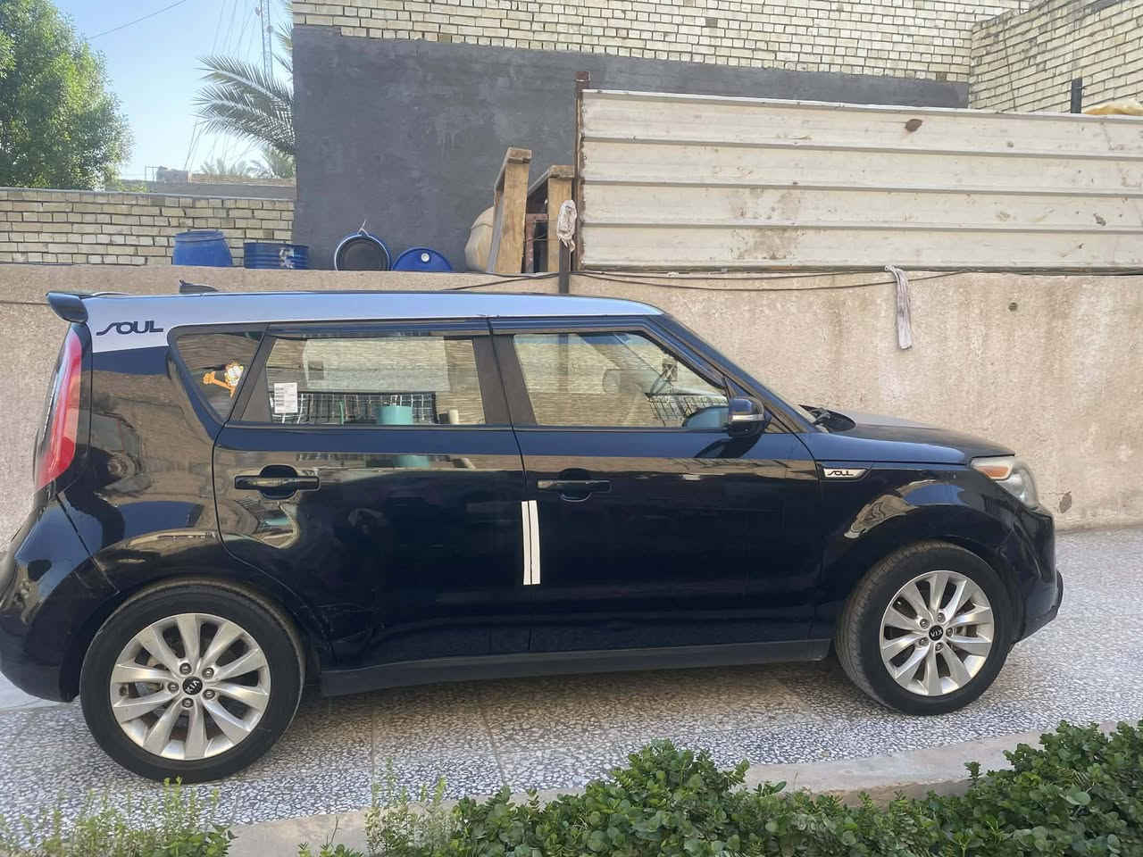 سيارة صول محركً2000 gdi موديل 2017 اسود وارد امريكي فول مواصفات بصمه كشنات كهربائي بنراما الداخل لونين اسود ورصاصي مقاعد اربعه مكيفه  رقم بغداد الجديد هزه وسنويه 2029 ماشيه 58 الف قابل للزياده ضربته باب السايق وتبديل  لغد بلادي بيه بدايه تبخير 
السعر ٩٨ للتواصل ع الرقم
 ‭0771 123 5630‬
