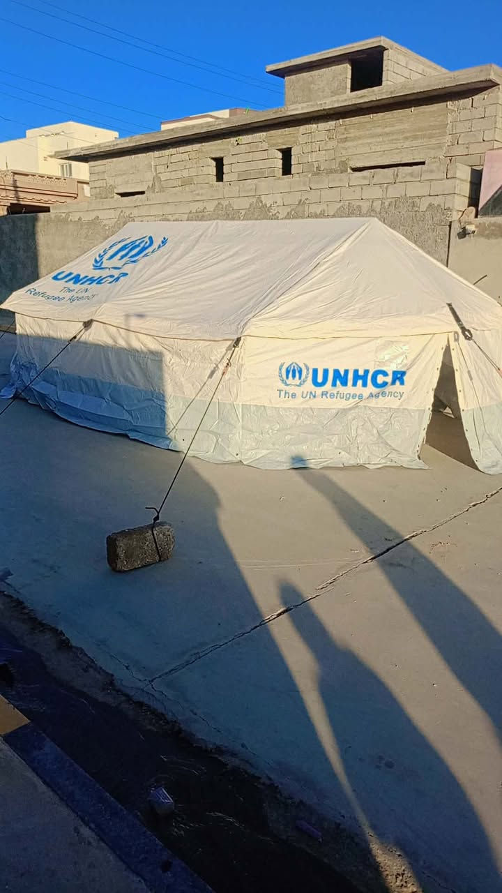 خيم جديد كاملة ما مستعمل الطول ستة والعرض اربعة والارتفاع تقريباً مترين وعشرين العنوان موصل جانب الايسر رقم الهاتف ***********
