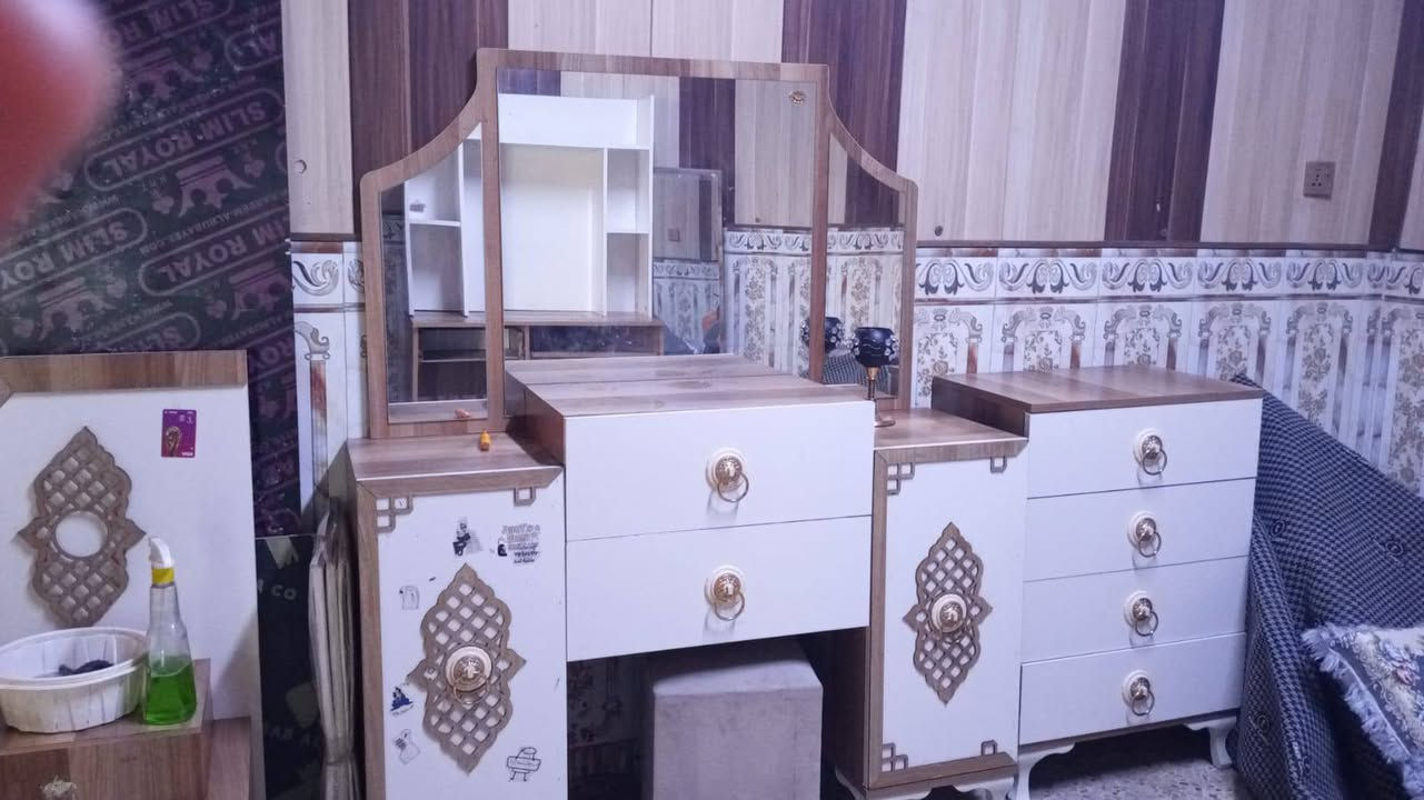 غرفه تركيه شبابيه بناتيه سريرين استخدام كلش قليل بعدهي جديده كامله 
سعرهه 400 لاستفسار ***********
