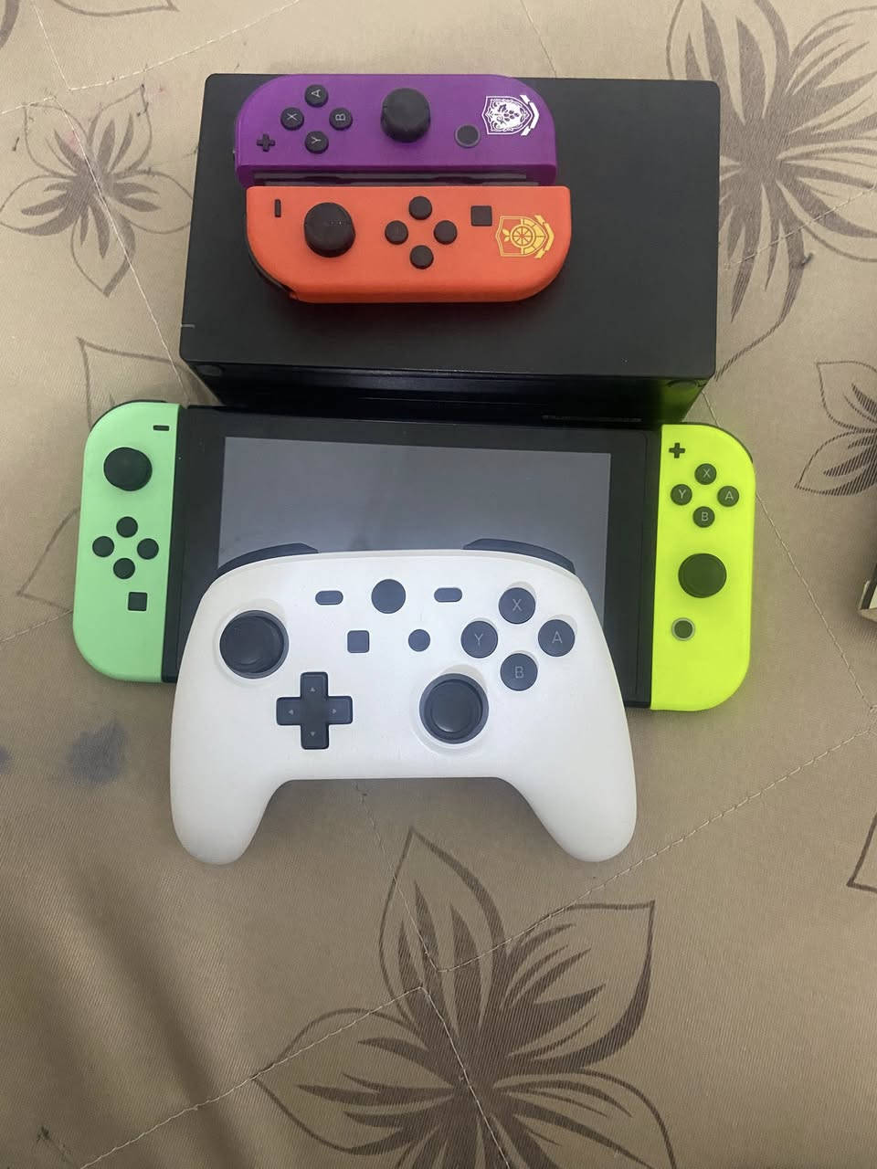 السلام عليكم 
نتيندو سويتج lcd للبيع او مراوس بأكس بوكس سيريس اس او بلي 4
نتيندو مهكر نظامين بيه هواي اللعاب وتكدر تنزل عليه اللعاب 
يجي وياه جويستك اضافي وجويكون اضافي
السعر 250 وبيه مجال يوجد توصيل محافضات
للتواصل واتساب على الرقم ***********
