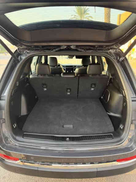 ‏  كلين تااااااااااايتل Jeep Grand cherokee 4xe
الموديل٢٠٢٤ 4x4 هايبرد
ماشية 27000 
الداخل لونين مطعم بصاج
إنارة داخلية LED 
5 راكب 
‎3 انضمة بنزين +هايبرد +كهرباء
#مواصفاتها
.  
.بصمه تشغيل عن بعد
.دمام خلفي
.كشنات جلد
.كشن السايق ميمري
.كشنات كهرباء
.صندوق كهرباء
.حساسات خلفيه 
. قطعتين تبريد 
.اشاير بالمري
.رادار امامي
.رادارات 360
خمسة وضعيات قياده
. بنوراما فتحتين
. كير ماوس
. نظام منحدرات
. هيترات بالكشنات 
.ويل كب كروم
.لايتات لد
.بكلايت لد
.كشافات
.بصمة ابواب
. نضام توقف ذاتي
فول مواصفات 1/1  بعد بيها مواصفات
صور الحادث على الخاص
السعر 34000 وبيها مجال بسيط
للاستفسار اكثر الاتصال على الرقم
***********
